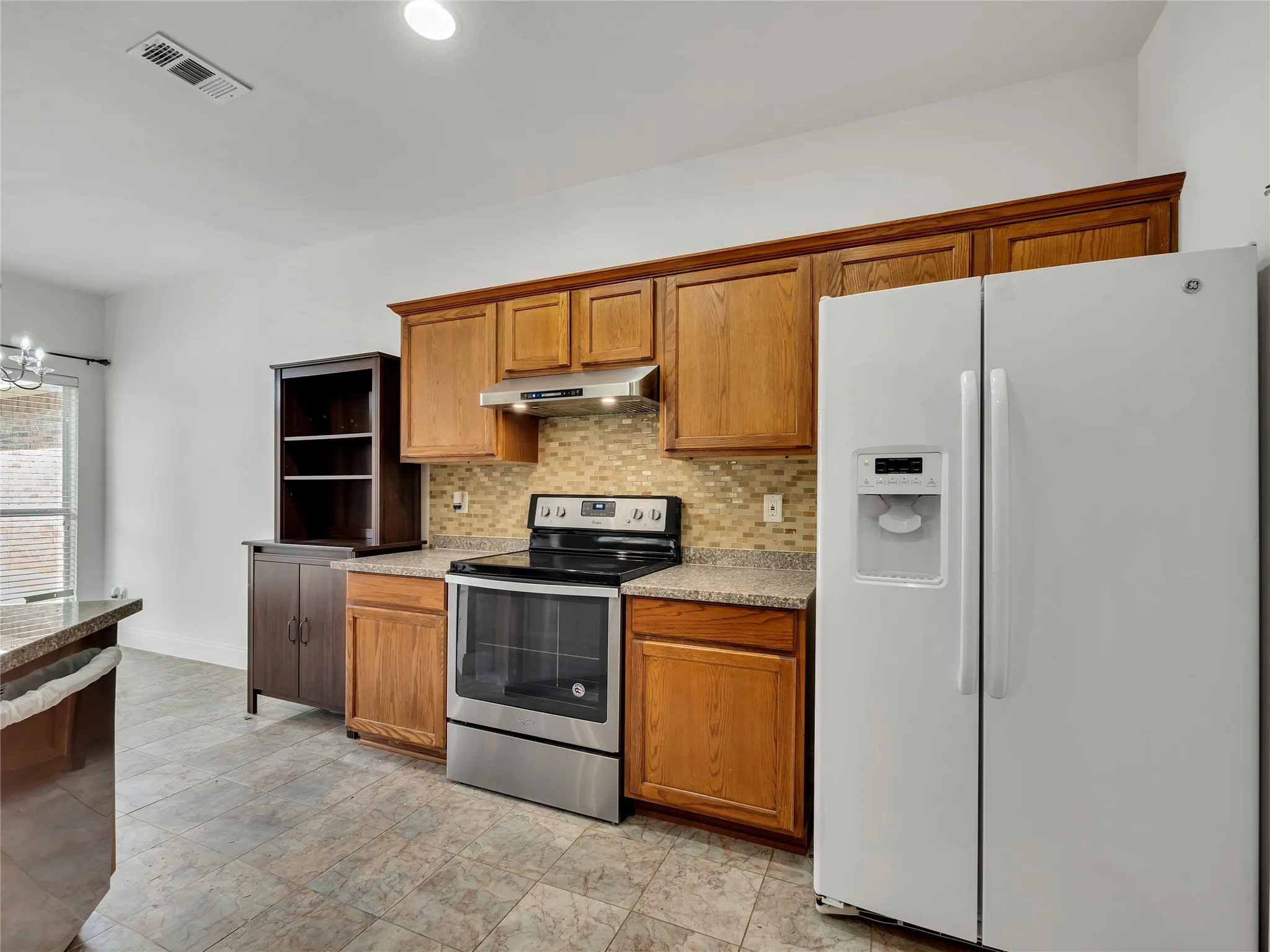 Single Family Residence For Rent in Tarrant County , 114 Constitution Drive, Euless, Texas 76040, 3 Bedroom, 3 Bathroom, 2 Garage spaces, 1,863 Sqft, built in 2003, mls#21380512, Real Estate Agent in Euless, Homes For Rent in Tarrant county, Homes For Rent in Euless, Realtor in Euless Texas, Real Estate Brokerage Independent Realty Texas, Luminita Cordes Realtor