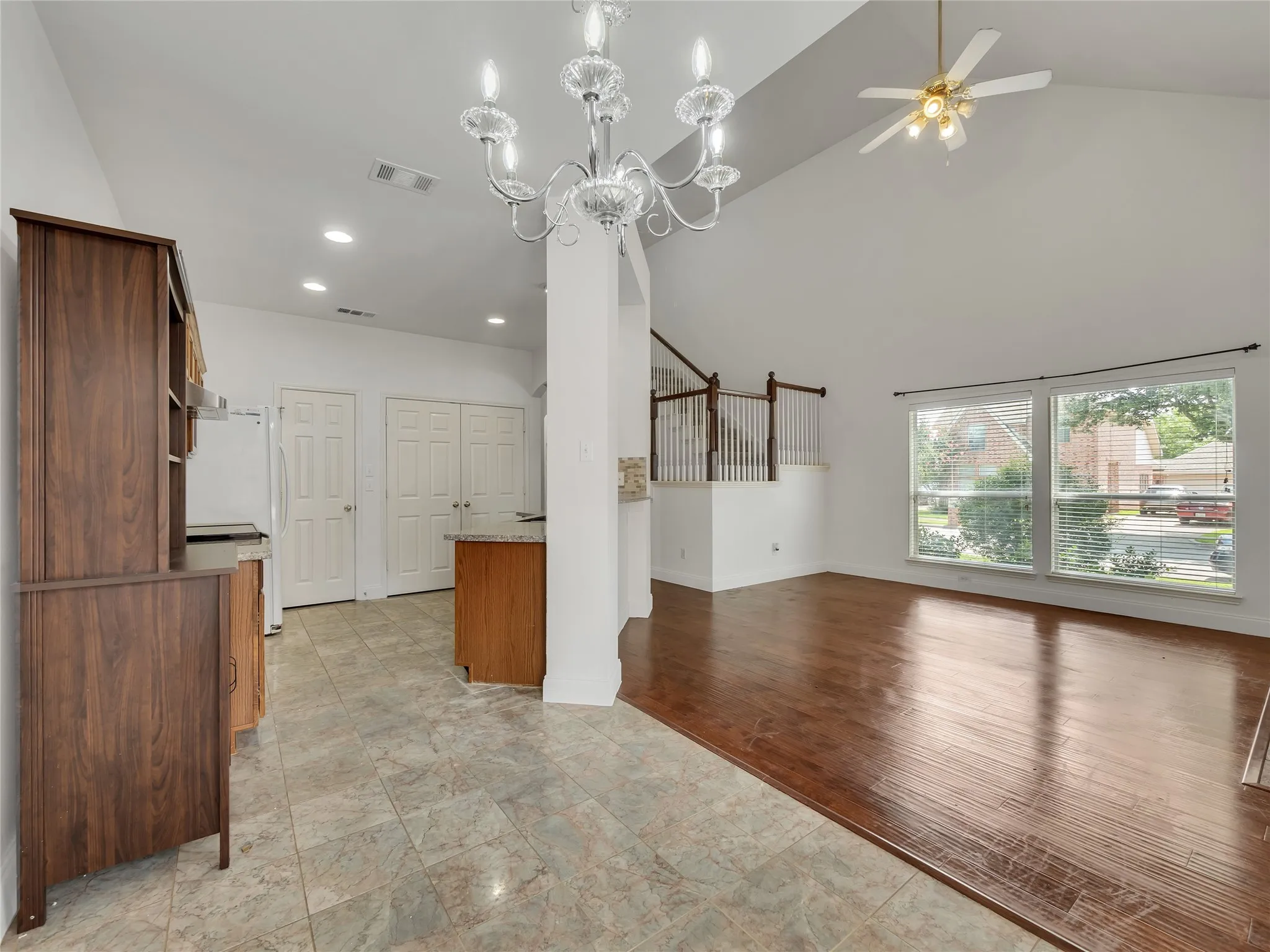 Single Family Residence For Rent in Tarrant County , 114 Constitution Drive, Euless, Texas 76040, 3 Bedroom, 3 Bathroom, 2 Garage spaces, 1,863 Sqft, built in 2003, mls#21380512, Real Estate Agent in Euless, Homes For Rent in Tarrant county, Homes For Rent in Euless, Realtor in Euless Texas, Real Estate Brokerage Independent Realty Texas, Luminita Cordes Realtor
