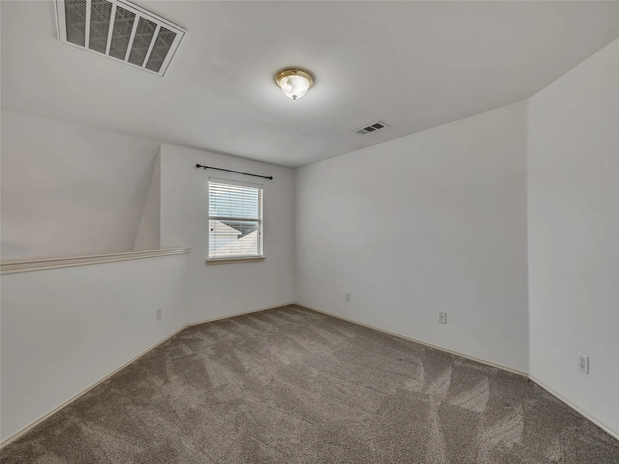 Single Family Residence For Rent in Tarrant County , 114 Constitution Drive, Euless, Texas 76040, 3 Bedroom, 3 Bathroom, 2 Garage spaces, 1,863 Sqft, built in 2003, mls#21380512, Real Estate Agent in Euless, Homes For Rent in Tarrant county, Homes For Rent in Euless, Realtor in Euless Texas, Real Estate Brokerage Independent Realty Texas, Luminita Cordes Realtor