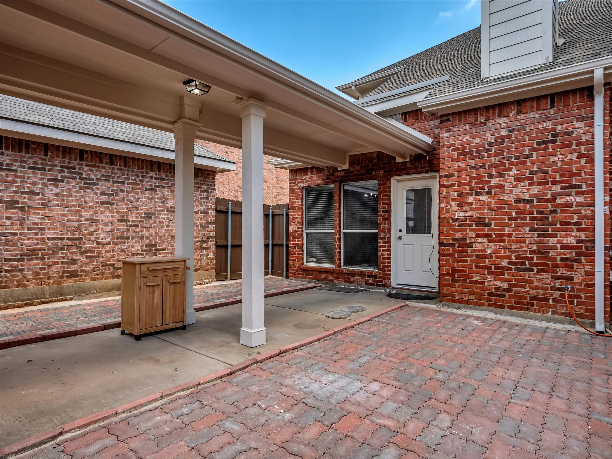Single Family Residence For Rent in Tarrant County , 114 Constitution Drive, Euless, Texas 76040, 3 Bedroom, 3 Bathroom, 2 Garage spaces, 1,863 Sqft, built in 2003, mls#21380512, Real Estate Agent in Euless, Homes For Rent in Tarrant county, Homes For Rent in Euless, Realtor in Euless Texas, Real Estate Brokerage Independent Realty Texas, Luminita Cordes Realtor