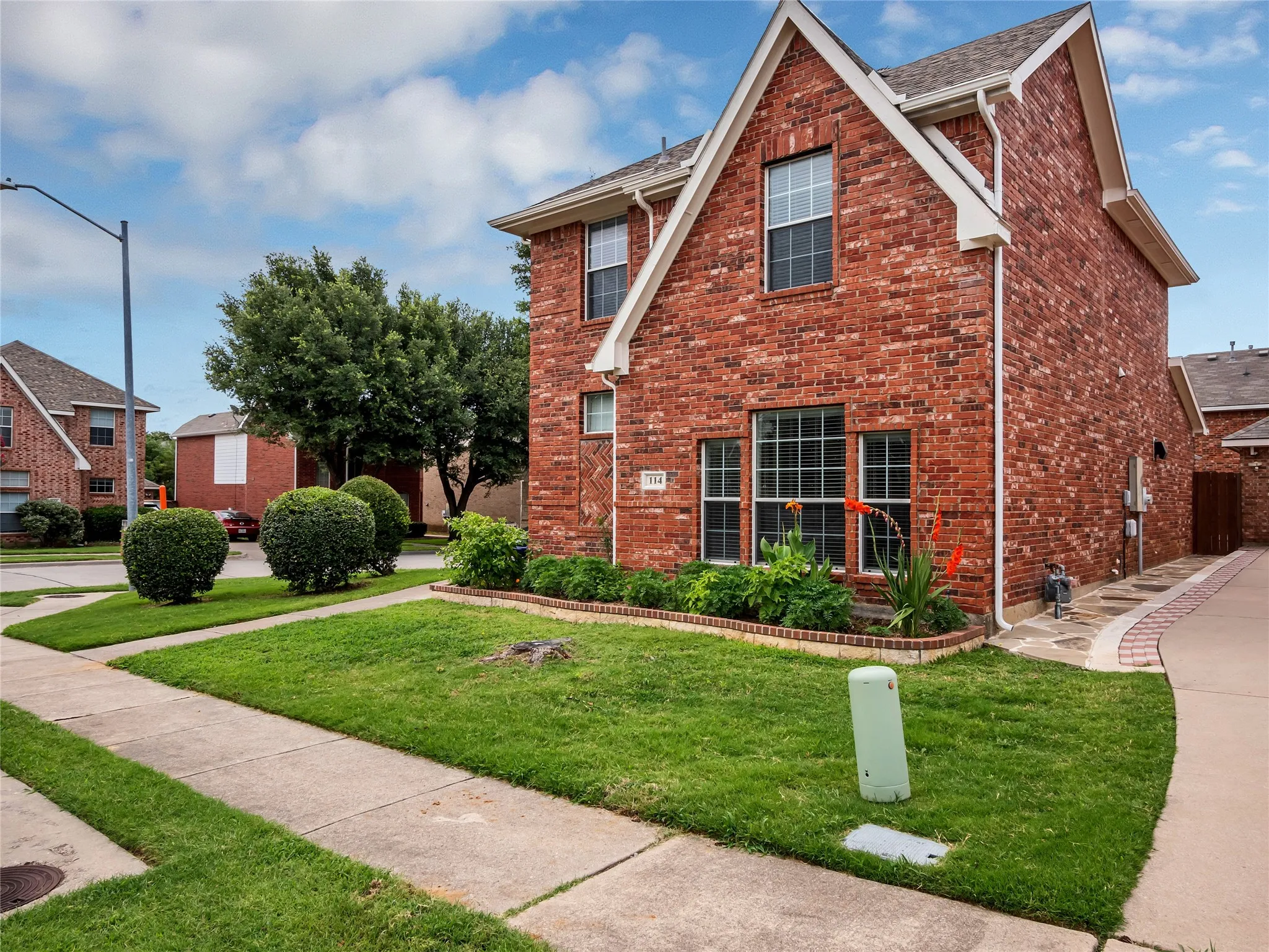 Single Family Residence For Rent in Tarrant County , 114 Constitution Drive, Euless, Texas 76040, 3 Bedroom, 3 Bathroom, 2 Garage spaces, 1,863 Sqft, built in 2003, mls#21380512, Real Estate Agent in Euless, Homes For Rent in Tarrant county, Homes For Rent in Euless, Realtor in Euless Texas, Real Estate Brokerage Independent Realty Texas, Luminita Cordes Realtor