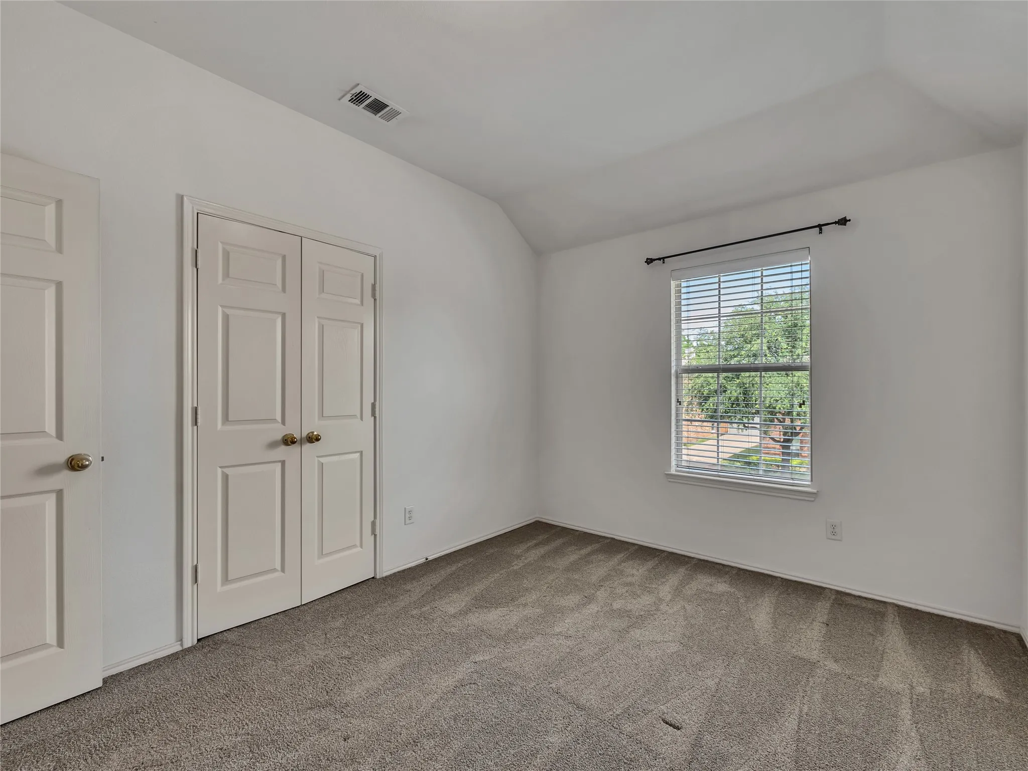 Single Family Residence For Rent in Tarrant County , 114 Constitution Drive, Euless, Texas 76040, 3 Bedroom, 3 Bathroom, 2 Garage spaces, 1,863 Sqft, built in 2003, mls#21380512, Real Estate Agent in Euless, Homes For Rent in Tarrant county, Homes For Rent in Euless, Realtor in Euless Texas, Real Estate Brokerage Independent Realty Texas, Luminita Cordes Realtor