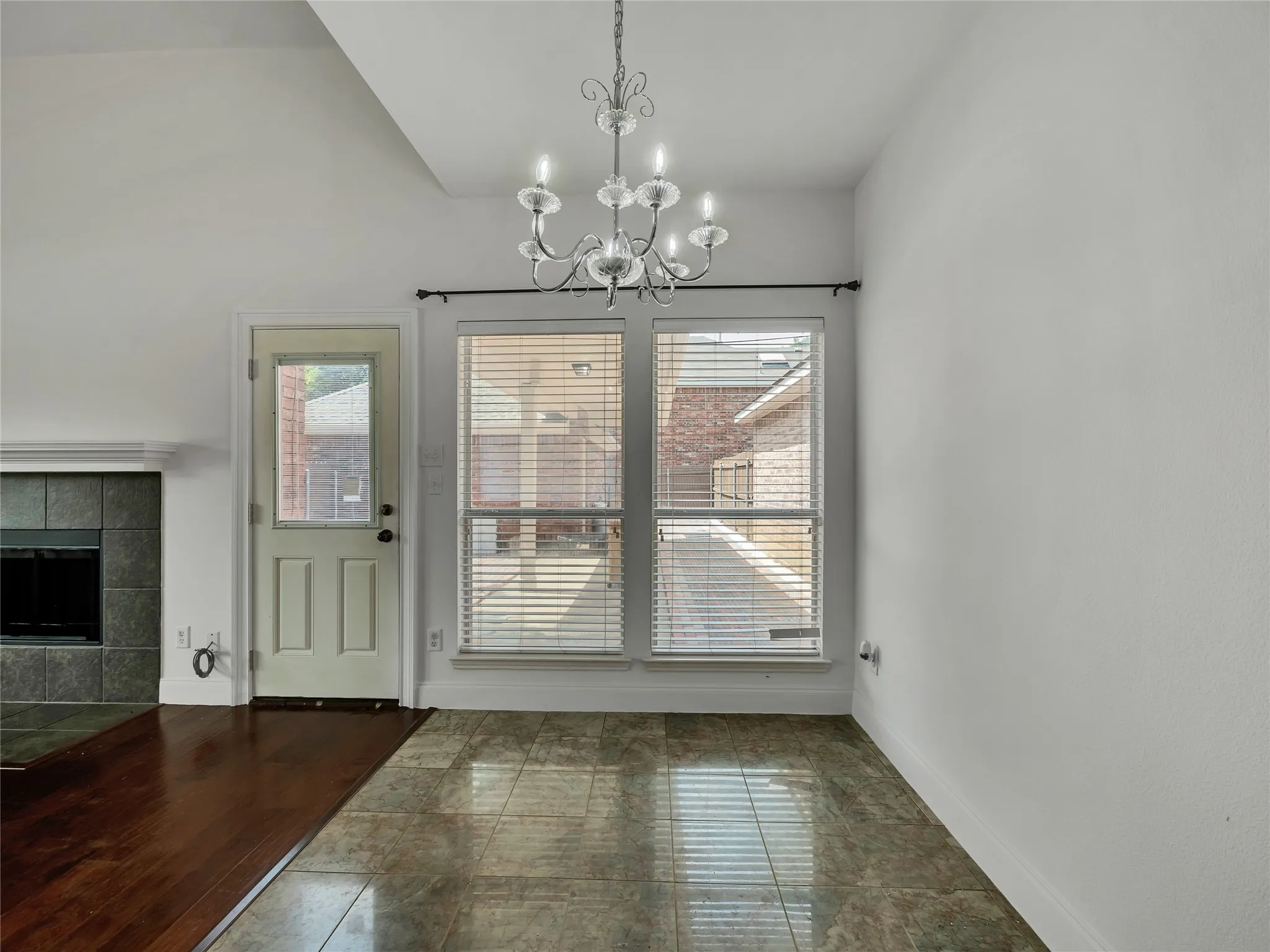 Single Family Residence For Rent in Tarrant County , 114 Constitution Drive, Euless, Texas 76040, 3 Bedroom, 3 Bathroom, 2 Garage spaces, 1,863 Sqft, built in 2003, mls#21380512, Real Estate Agent in Euless, Homes For Rent in Tarrant county, Homes For Rent in Euless, Realtor in Euless Texas, Real Estate Brokerage Independent Realty Texas, Luminita Cordes Realtor
