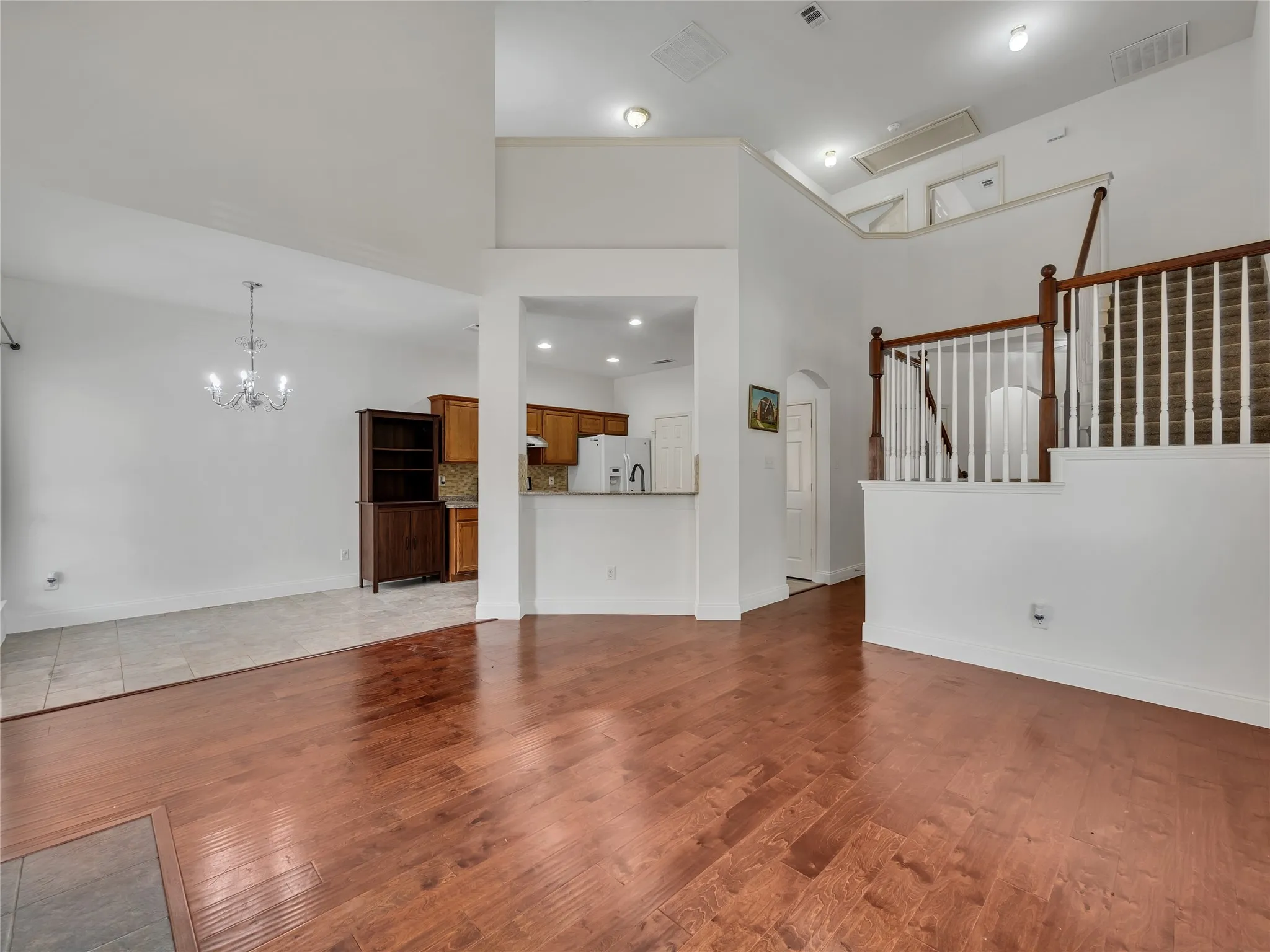 Single Family Residence For Rent in Tarrant County , 114 Constitution Drive, Euless, Texas 76040, 3 Bedroom, 3 Bathroom, 2 Garage spaces, 1,863 Sqft, built in 2003, mls#21380512, Real Estate Agent in Euless, Homes For Rent in Tarrant county, Homes For Rent in Euless, Realtor in Euless Texas, Real Estate Brokerage Independent Realty Texas, Luminita Cordes Realtor