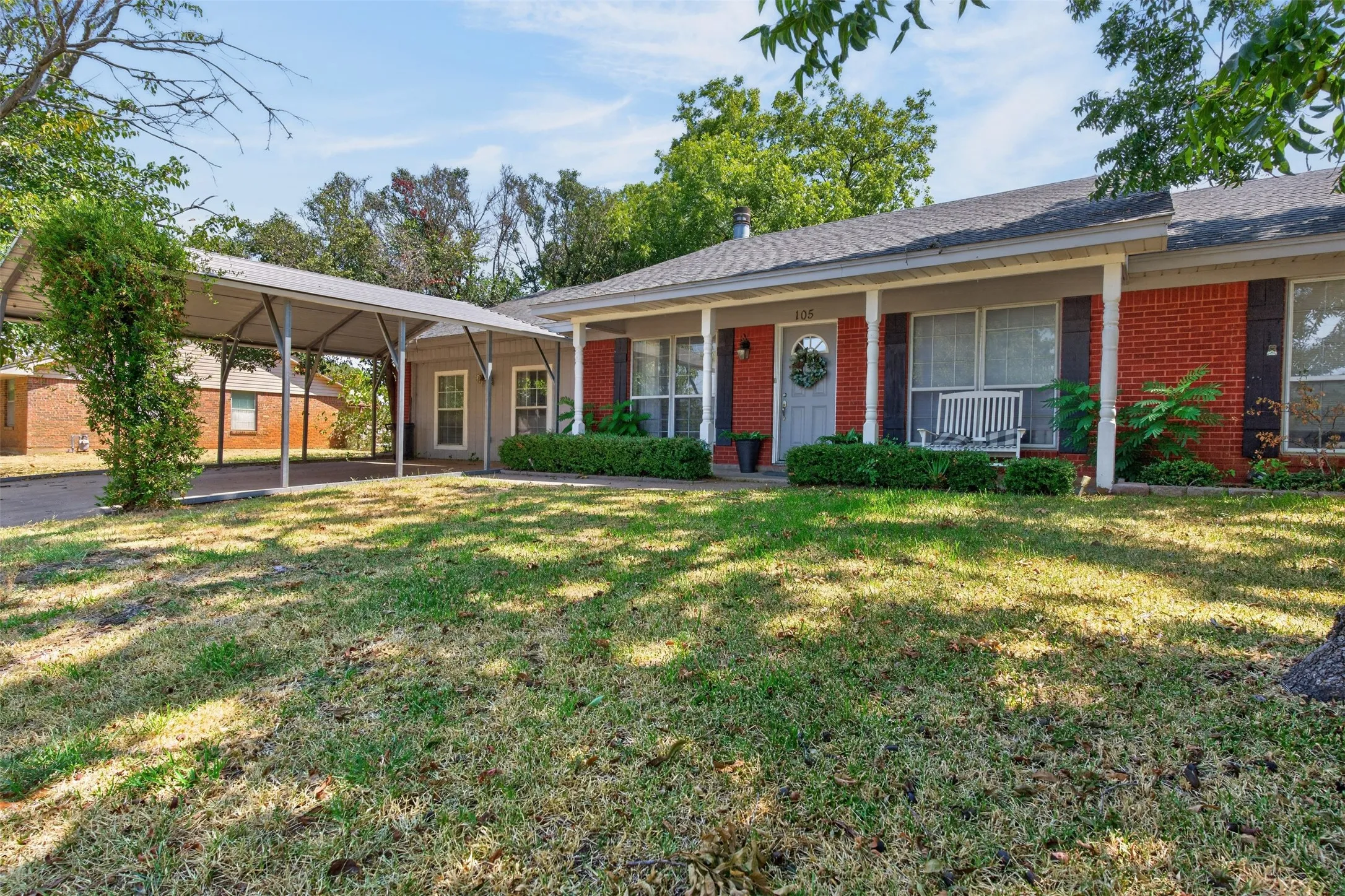 Single Family Residence For Sale in Johnson County , 105 Murray Street, Joshua, Texas 76058, 3 Bedroom, 2 Bathroom, Garage spaces, 1,384 Sqft, built in 1967, mls#21378828, Real Estate Agent in Joshua, Homes For Sale in Johnson county, Homes For Sale in Joshua, Realtor in Joshua Texas, Real Estate Brokerage Independent Realty Texas, Luminita Cordes Realtor