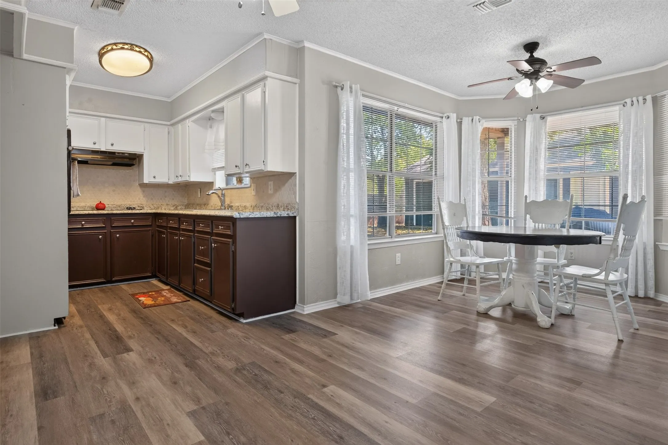 Single Family Residence For Sale in Johnson County , 105 Murray Street, Joshua, Texas 76058, 3 Bedroom, 2 Bathroom, Garage spaces, 1,384 Sqft, built in 1967, mls#21378828, Real Estate Agent in Joshua, Homes For Sale in Johnson county, Homes For Sale in Joshua, Realtor in Joshua Texas, Real Estate Brokerage Independent Realty Texas, Luminita Cordes Realtor