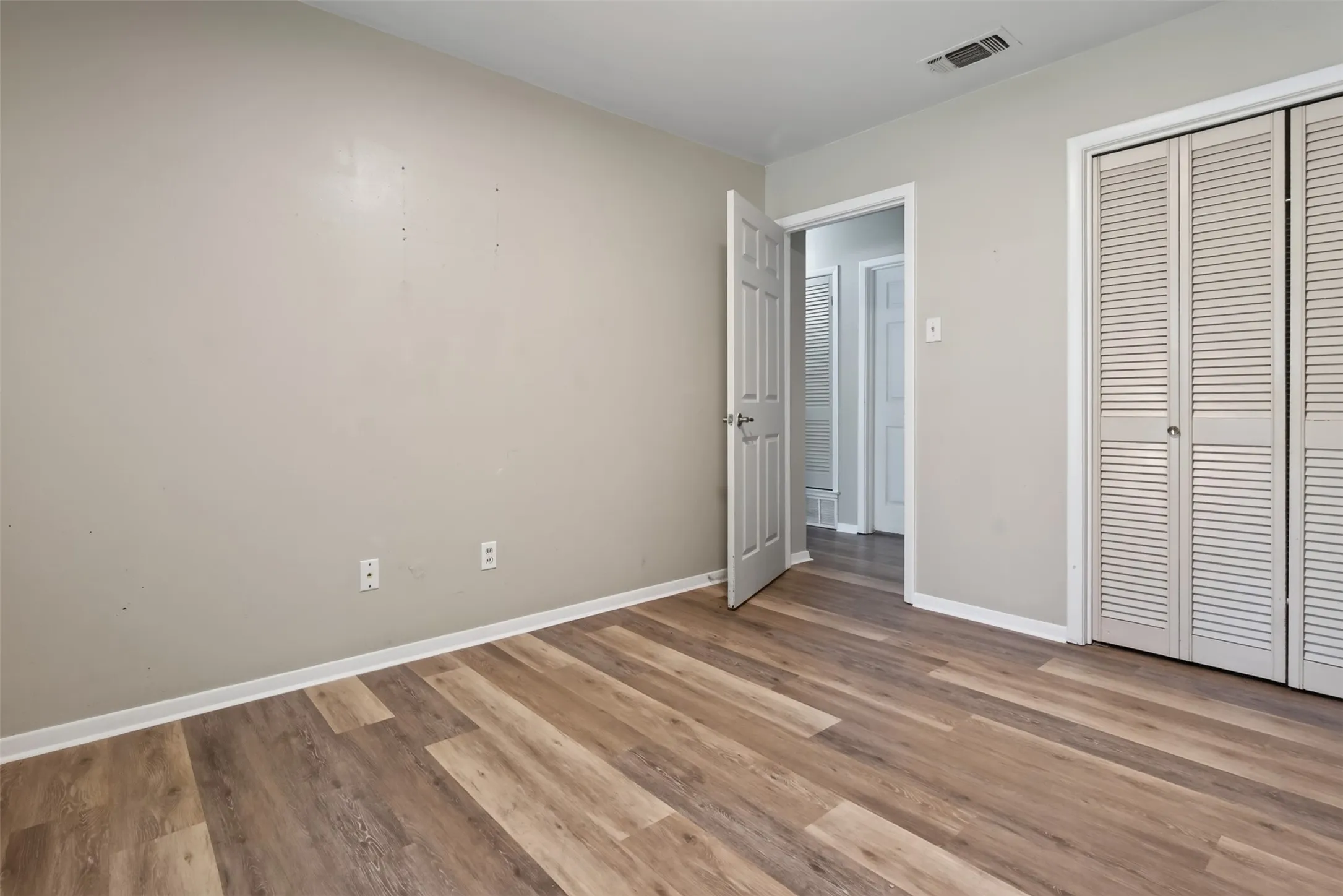 Single Family Residence For Sale in Johnson County , 105 Murray Street, Joshua, Texas 76058, 3 Bedroom, 2 Bathroom, Garage spaces, 1,384 Sqft, built in 1967, mls#21378828, Real Estate Agent in Joshua, Homes For Sale in Johnson county, Homes For Sale in Joshua, Realtor in Joshua Texas, Real Estate Brokerage Independent Realty Texas, Luminita Cordes Realtor