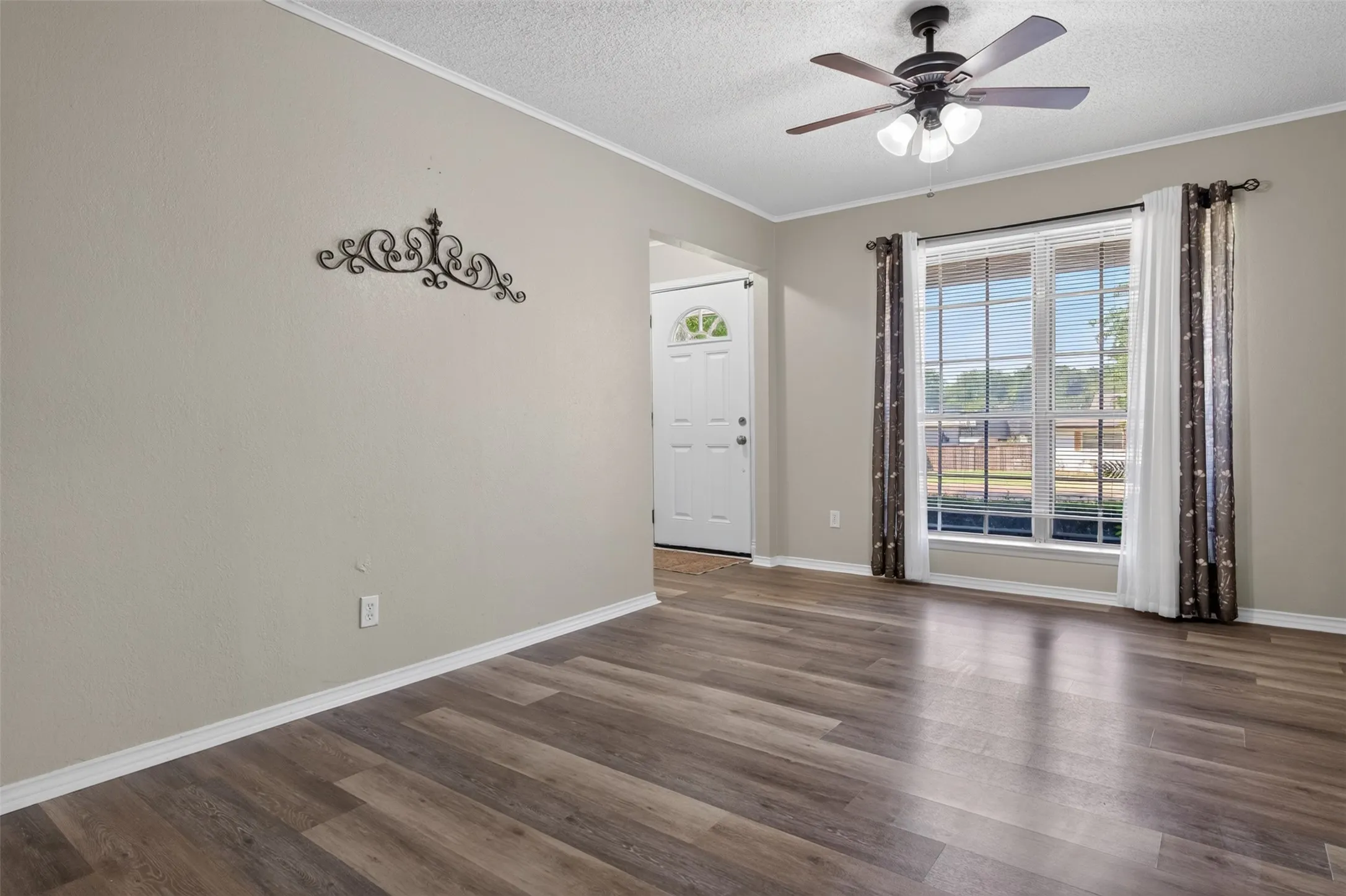Single Family Residence For Sale in Johnson County , 105 Murray Street, Joshua, Texas 76058, 3 Bedroom, 2 Bathroom, Garage spaces, 1,384 Sqft, built in 1967, mls#21378828, Real Estate Agent in Joshua, Homes For Sale in Johnson county, Homes For Sale in Joshua, Realtor in Joshua Texas, Real Estate Brokerage Independent Realty Texas, Luminita Cordes Realtor