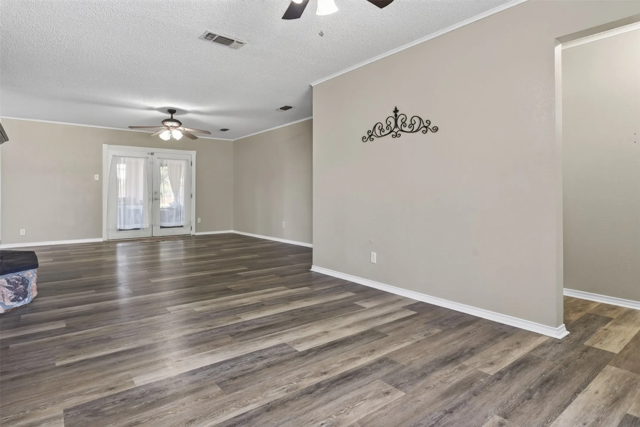Single Family Residence For Sale in Johnson County , 105 Murray Street, Joshua, Texas 76058, 3 Bedroom, 2 Bathroom, Garage spaces, 1,384 Sqft, built in 1967, mls#21378828, Real Estate Agent in Joshua, Homes For Sale in Johnson county, Homes For Sale in Joshua, Realtor in Joshua Texas, Real Estate Brokerage Independent Realty Texas, Luminita Cordes Realtor