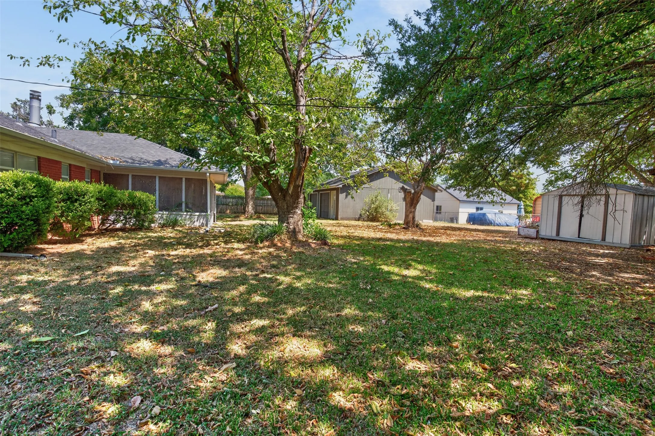 Single Family Residence For Sale in Johnson County , 105 Murray Street, Joshua, Texas 76058, 3 Bedroom, 2 Bathroom, Garage spaces, 1,384 Sqft, built in 1967, mls#21378828, Real Estate Agent in Joshua, Homes For Sale in Johnson county, Homes For Sale in Joshua, Realtor in Joshua Texas, Real Estate Brokerage Independent Realty Texas, Luminita Cordes Realtor