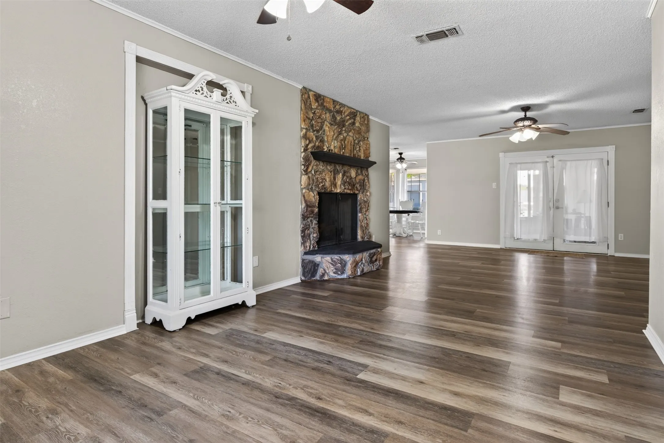 Single Family Residence For Sale in Johnson County , 105 Murray Street, Joshua, Texas 76058, 3 Bedroom, 2 Bathroom, Garage spaces, 1,384 Sqft, built in 1967, mls#21378828, Real Estate Agent in Joshua, Homes For Sale in Johnson county, Homes For Sale in Joshua, Realtor in Joshua Texas, Real Estate Brokerage Independent Realty Texas, Luminita Cordes Realtor