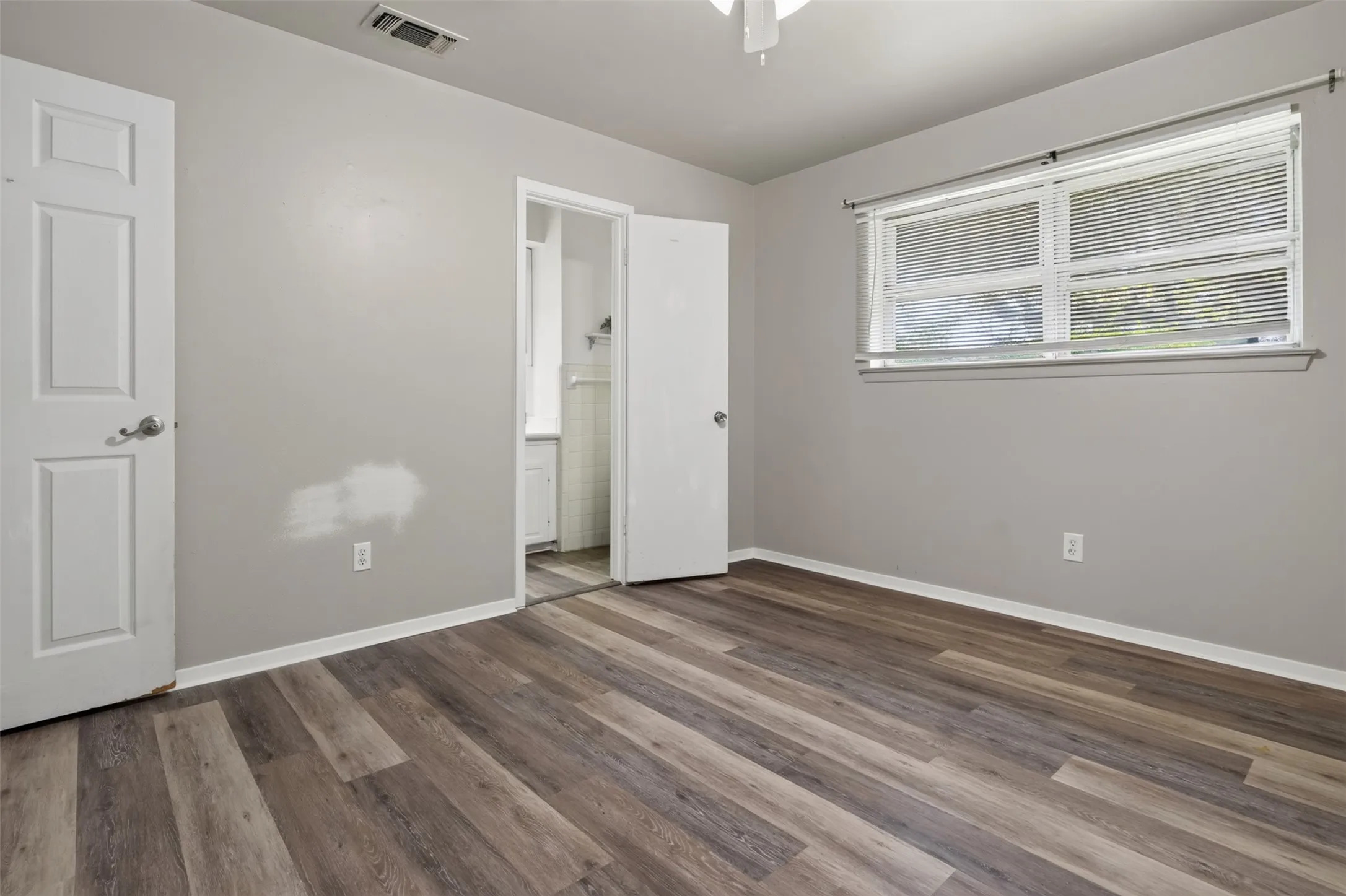Single Family Residence For Sale in Johnson County , 105 Murray Street, Joshua, Texas 76058, 3 Bedroom, 2 Bathroom, Garage spaces, 1,384 Sqft, built in 1967, mls#21378828, Real Estate Agent in Joshua, Homes For Sale in Johnson county, Homes For Sale in Joshua, Realtor in Joshua Texas, Real Estate Brokerage Independent Realty Texas, Luminita Cordes Realtor