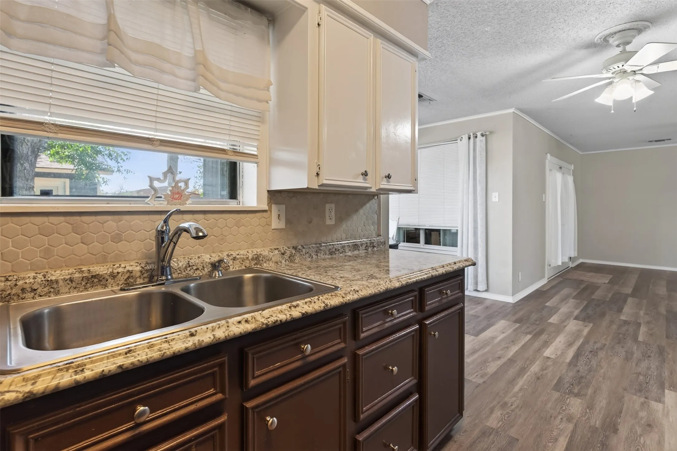 Single Family Residence For Sale in Johnson County , 105 Murray Street, Joshua, Texas 76058, 3 Bedroom, 2 Bathroom, Garage spaces, 1,384 Sqft, built in 1967, mls#21378828, Real Estate Agent in Joshua, Homes For Sale in Johnson county, Homes For Sale in Joshua, Realtor in Joshua Texas, Real Estate Brokerage Independent Realty Texas, Luminita Cordes Realtor