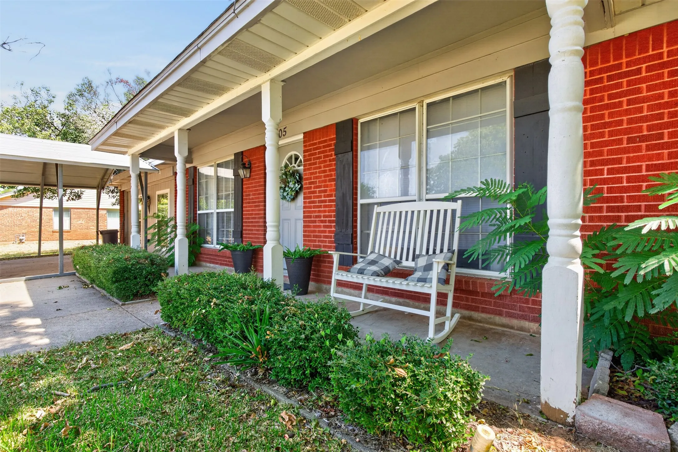 Single Family Residence For Sale in Johnson County , 105 Murray Street, Joshua, Texas 76058, 3 Bedroom, 2 Bathroom, Garage spaces, 1,384 Sqft, built in 1967, mls#21378828, Real Estate Agent in Joshua, Homes For Sale in Johnson county, Homes For Sale in Joshua, Realtor in Joshua Texas, Real Estate Brokerage Independent Realty Texas, Luminita Cordes Realtor