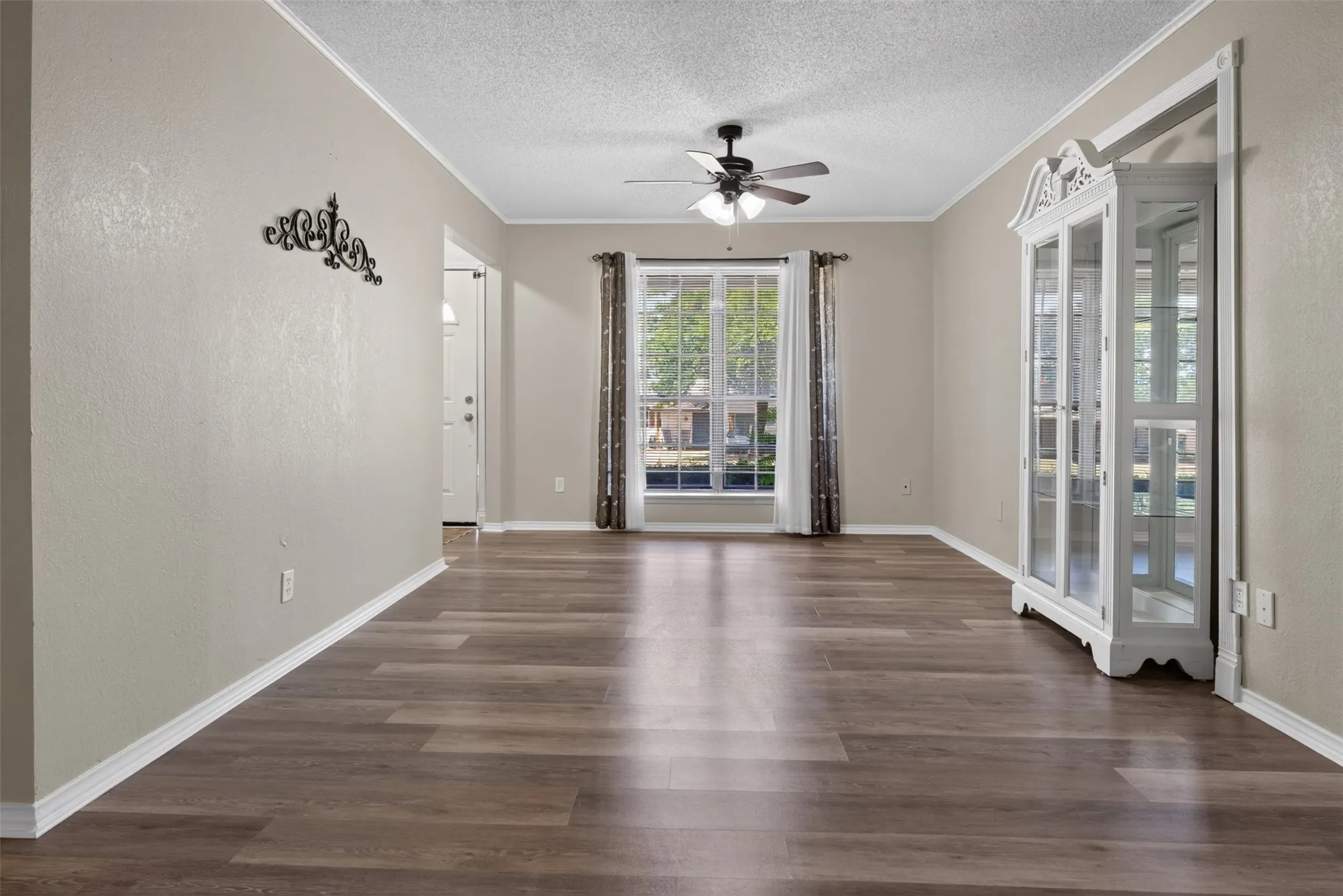 Single Family Residence For Sale in Johnson County , 105 Murray Street, Joshua, Texas 76058, 3 Bedroom, 2 Bathroom, Garage spaces, 1,384 Sqft, built in 1967, mls#21378828, Real Estate Agent in Joshua, Homes For Sale in Johnson county, Homes For Sale in Joshua, Realtor in Joshua Texas, Real Estate Brokerage Independent Realty Texas, Luminita Cordes Realtor