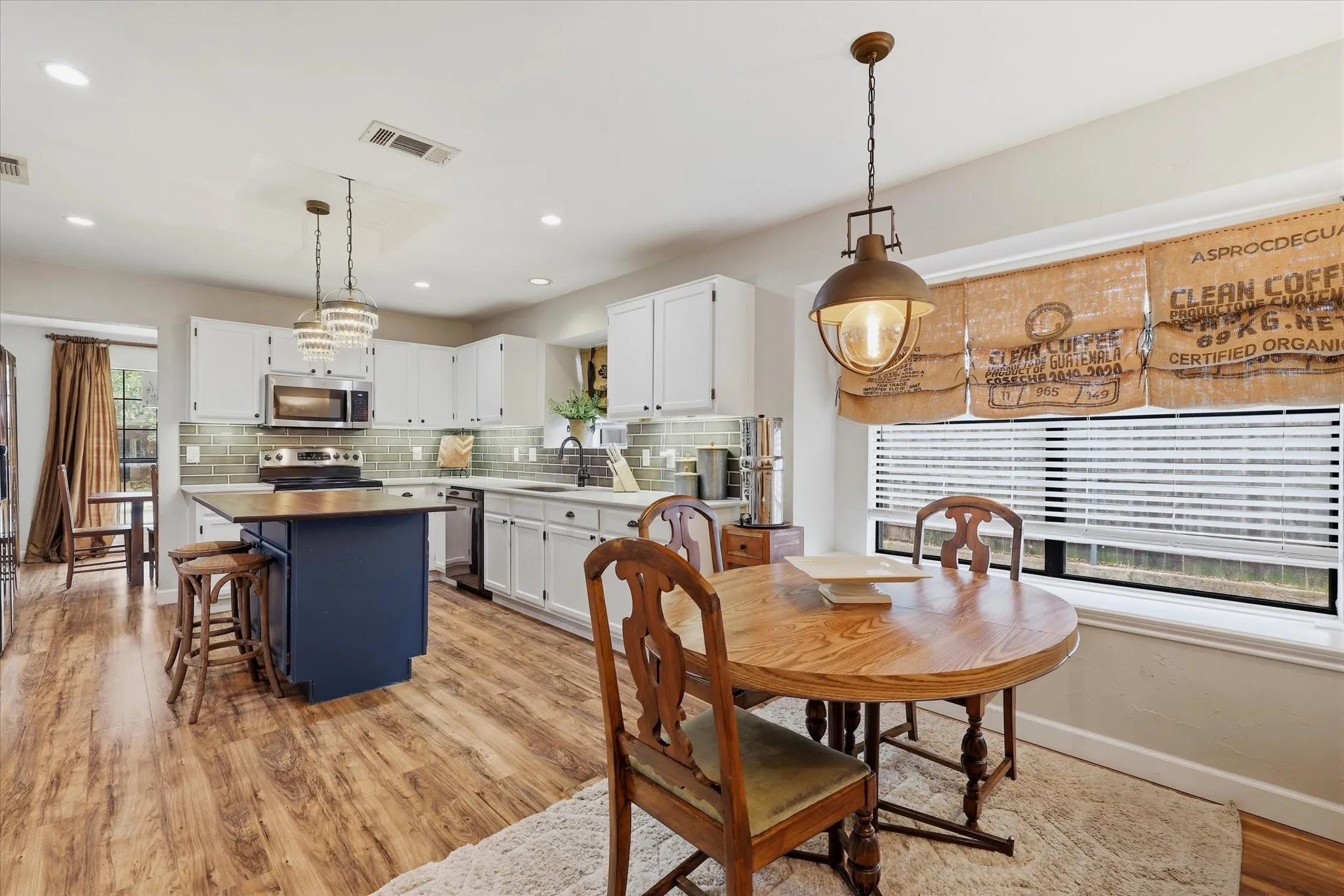 Single Family Residence For Sale in Dallas County , 4917 Orchard Drive, Sachse, Texas 75048, 3 Bedroom, 2 Bathroom, 2 Garage spaces, 1,800 Sqft, built in 1987, mls#21379708, Real Estate Agent in Sachse, Homes For Sale in Dallas county, Homes For Sale in Sachse, Realtor in Sachse Texas, Real Estate Brokerage Independent Realty Texas, Luminita Cordes Realtor