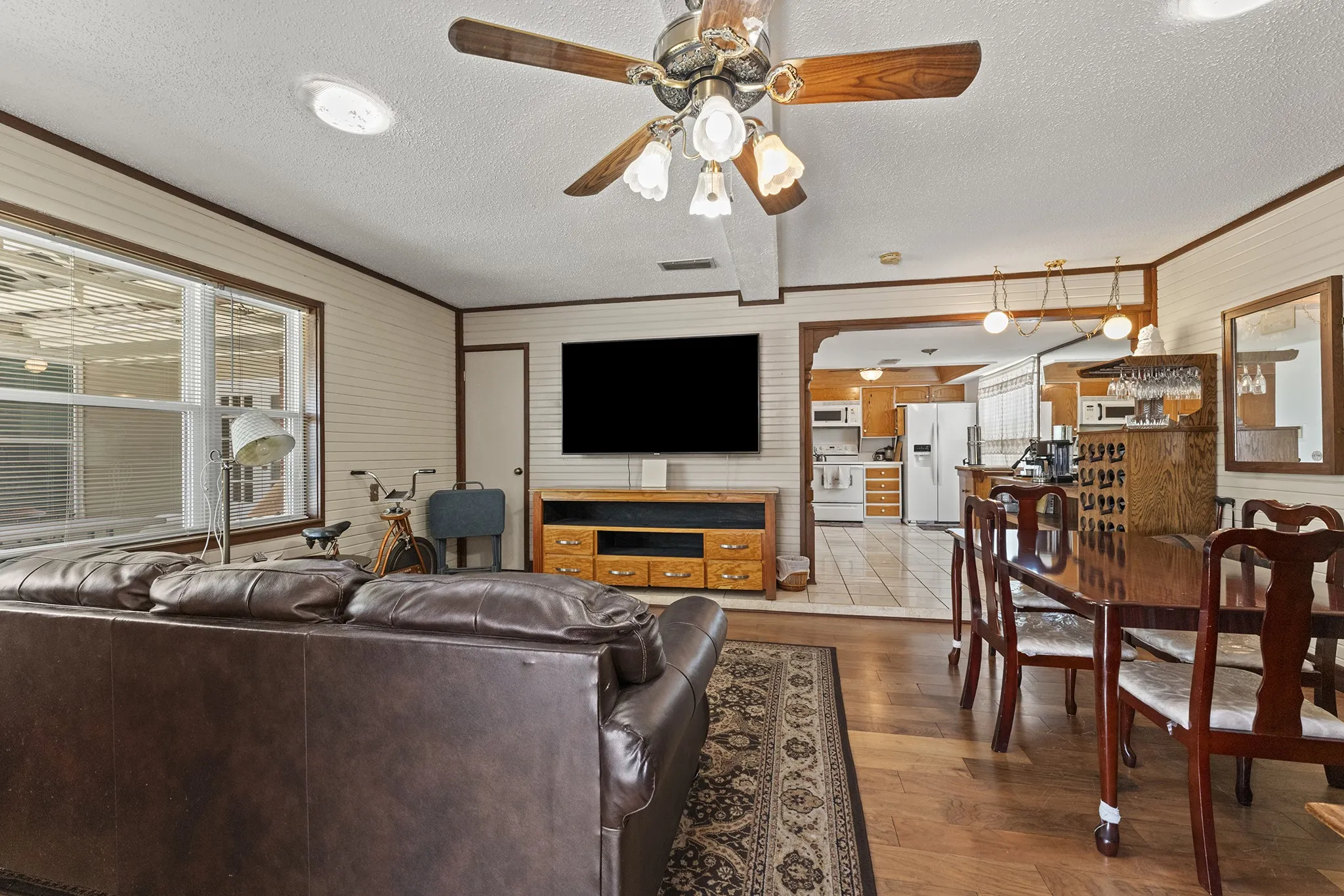 Single Family Residence For Sale in Dallas County , 2906 cheyenne Street, Irving, Texas 75062, 4 Bedroom, 2 Bathroom, Garage spaces, 1,886 Sqft, built in 1964, mls#21380516, Real Estate Agent in Irving, Homes For Sale in Dallas county, Homes For Sale in Irving, Realtor in Irving Texas, Real Estate Brokerage Independent Realty Texas, Luminita Cordes Realtor