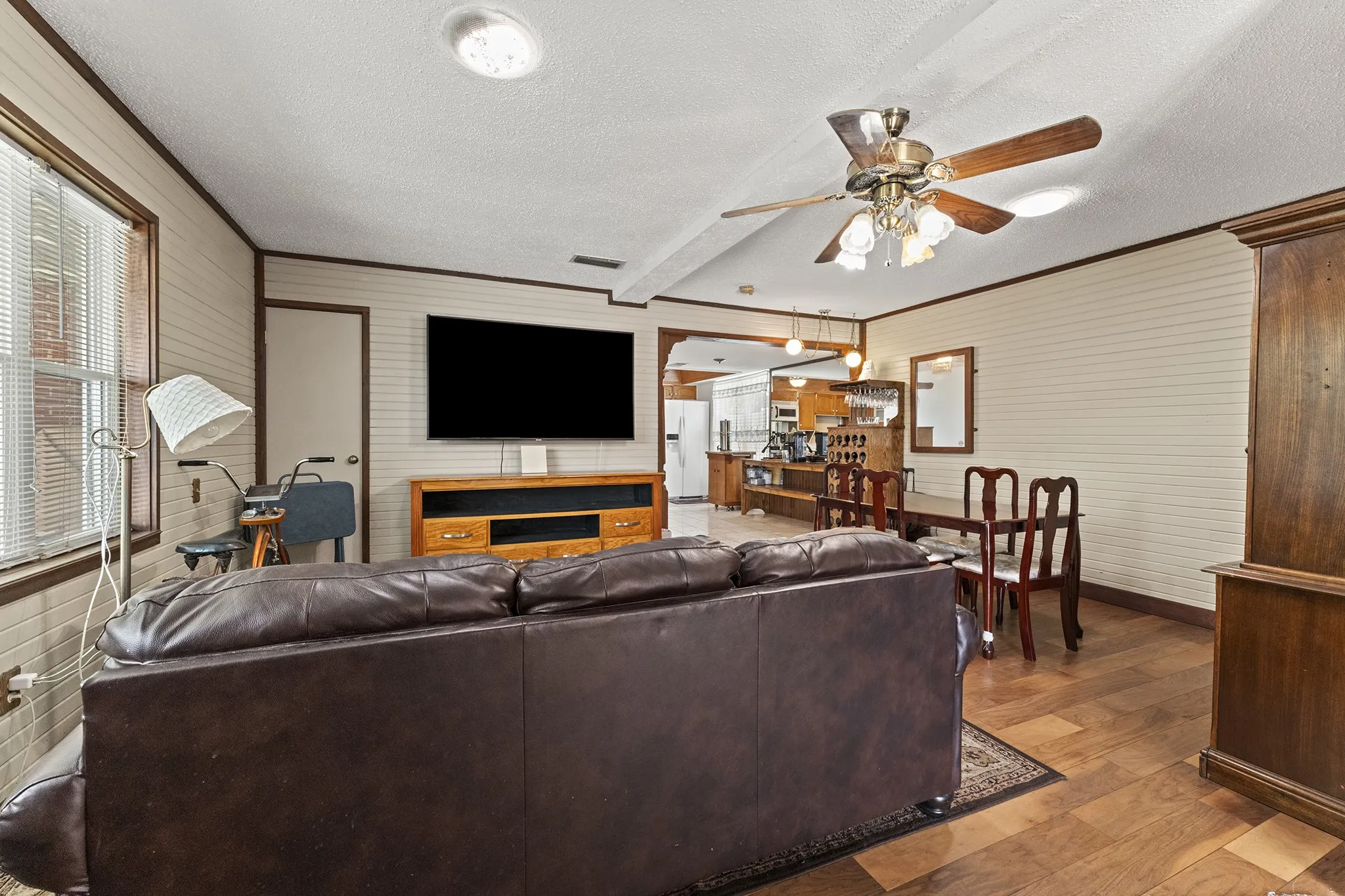 Single Family Residence For Sale in Dallas County , 2906 cheyenne Street, Irving, Texas 75062, 4 Bedroom, 2 Bathroom, Garage spaces, 1,886 Sqft, built in 1964, mls#21380516, Real Estate Agent in Irving, Homes For Sale in Dallas county, Homes For Sale in Irving, Realtor in Irving Texas, Real Estate Brokerage Independent Realty Texas, Luminita Cordes Realtor