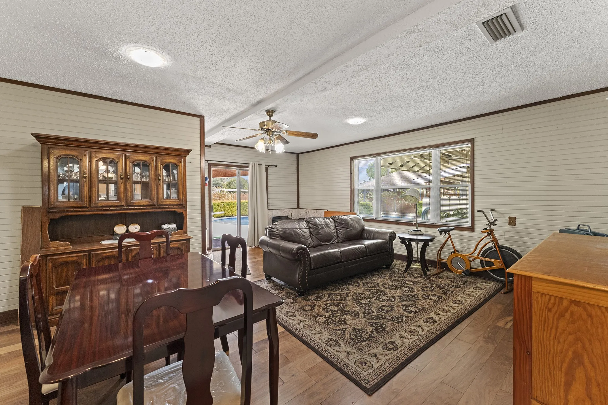 Single Family Residence For Sale in Dallas County , 2906 cheyenne Street, Irving, Texas 75062, 4 Bedroom, 2 Bathroom, Garage spaces, 1,886 Sqft, built in 1964, mls#21380516, Real Estate Agent in Irving, Homes For Sale in Dallas county, Homes For Sale in Irving, Realtor in Irving Texas, Real Estate Brokerage Independent Realty Texas, Luminita Cordes Realtor