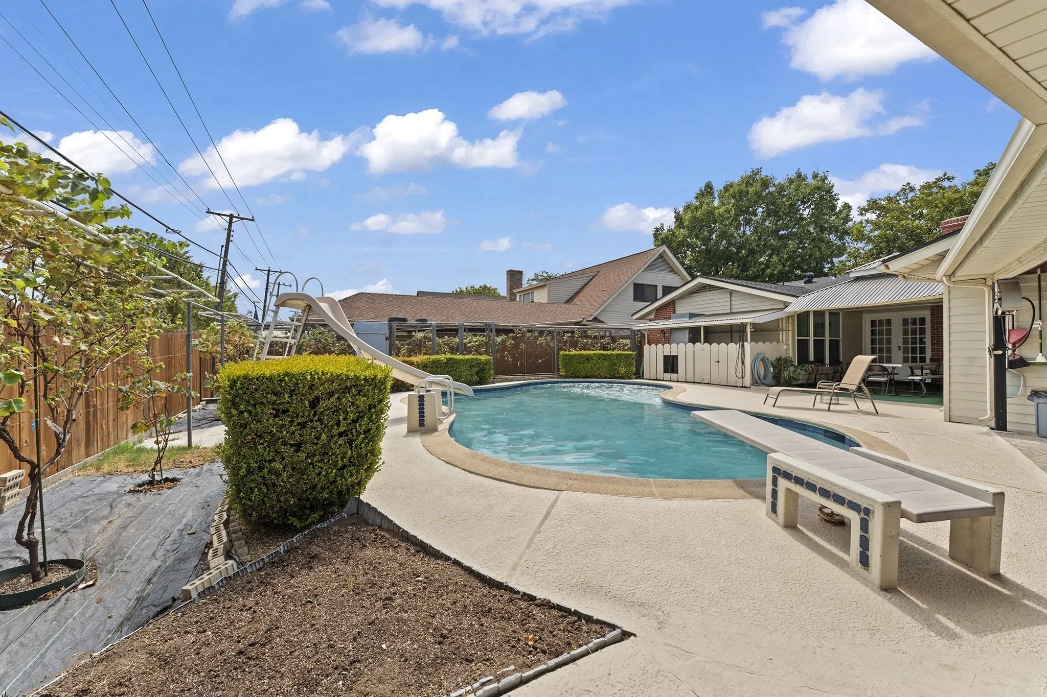 Single Family Residence For Sale in Dallas County , 2906 cheyenne Street, Irving, Texas 75062, 4 Bedroom, 2 Bathroom, Garage spaces, 1,886 Sqft, built in 1964, mls#21380516, Real Estate Agent in Irving, Homes For Sale in Dallas county, Homes For Sale in Irving, Realtor in Irving Texas, Real Estate Brokerage Independent Realty Texas, Luminita Cordes Realtor