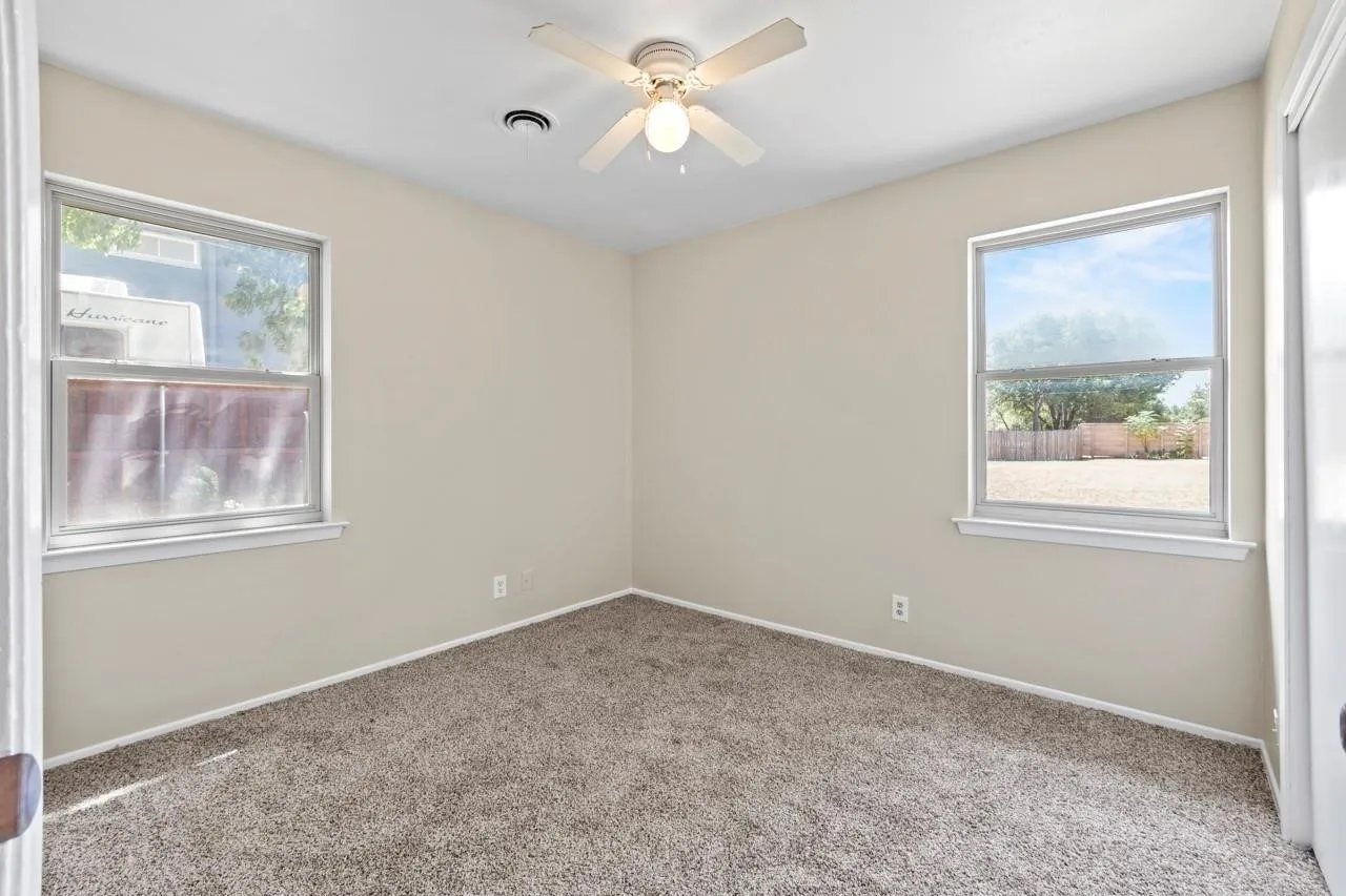 Single Family Residence For Rent in Tarrant County , 2921 Needles Street, Euless, Texas 76040, 3 Bedroom, 2 Bathroom, 1 Garage spaces, 1,062 Sqft, built in 1961, mls#21380522, Real Estate Agent in Euless, Homes For Rent in Tarrant county, Homes For Rent in Euless, Realtor in Euless Texas, Real Estate Brokerage Independent Realty Texas, Luminita Cordes Realtor