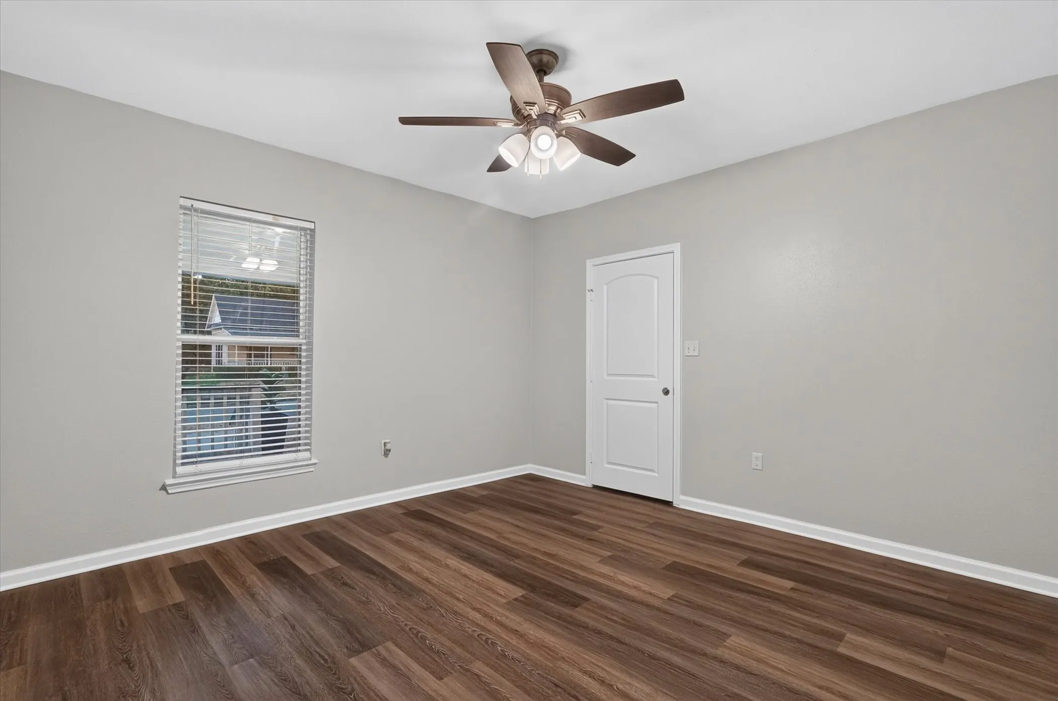 Single Family Residence For Sale in Kaufman County , 906 N Catherine Street, Terrell, Texas 75160, 3 Bedroom, 1 Bathroom, Garage spaces, 1,152 Sqft, built in 1960, mls#21379239, Real Estate Agent in Terrell, Homes For Sale in Kaufman county, Homes For Sale in Terrell, Realtor in Terrell Texas, Real Estate Brokerage Independent Realty Texas, Luminita Cordes Realtor