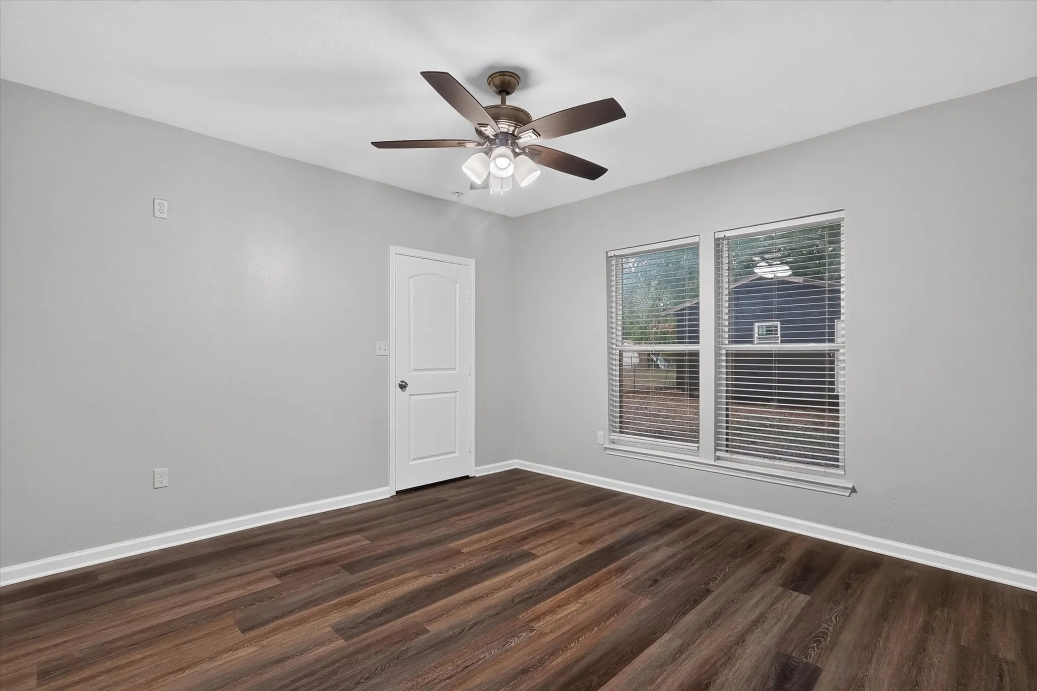 Single Family Residence For Sale in Kaufman County , 906 N Catherine Street, Terrell, Texas 75160, 3 Bedroom, 1 Bathroom, Garage spaces, 1,152 Sqft, built in 1960, mls#21379239, Real Estate Agent in Terrell, Homes For Sale in Kaufman county, Homes For Sale in Terrell, Realtor in Terrell Texas, Real Estate Brokerage Independent Realty Texas, Luminita Cordes Realtor
