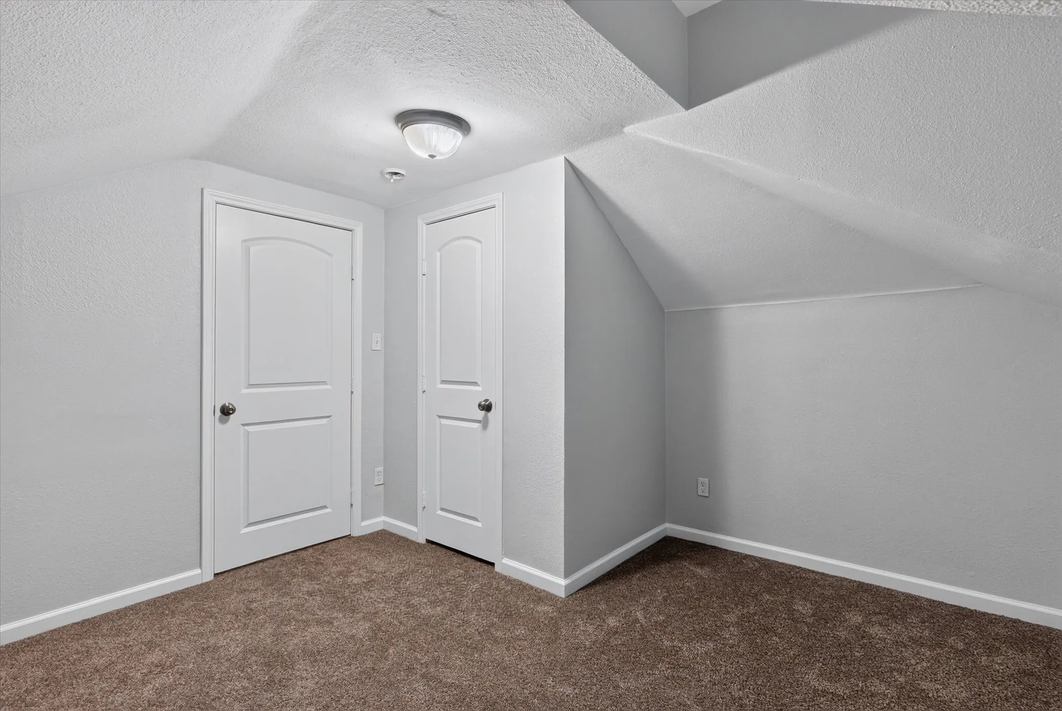 Single Family Residence For Sale in Kaufman County , 906 N Catherine Street, Terrell, Texas 75160, 3 Bedroom, 1 Bathroom, Garage spaces, 1,152 Sqft, built in 1960, mls#21379239, Real Estate Agent in Terrell, Homes For Sale in Kaufman county, Homes For Sale in Terrell, Realtor in Terrell Texas, Real Estate Brokerage Independent Realty Texas, Luminita Cordes Realtor