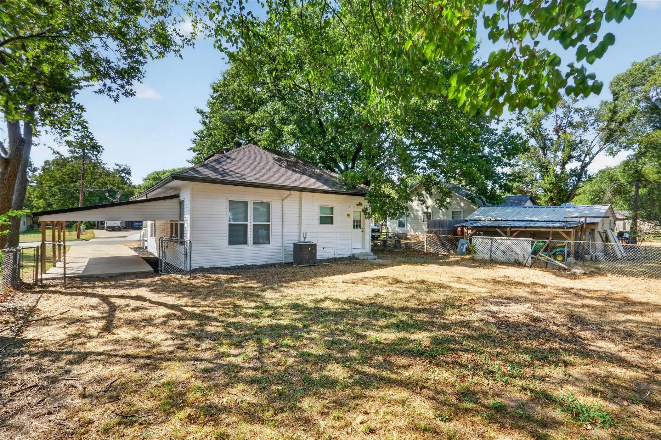 Single Family Residence For Sale in Kaufman County , 906 N Catherine Street, Terrell, Texas 75160, 3 Bedroom, 1 Bathroom, Garage spaces, 1,152 Sqft, built in 1960, mls#21379239, Real Estate Agent in Terrell, Homes For Sale in Kaufman county, Homes For Sale in Terrell, Realtor in Terrell Texas, Real Estate Brokerage Independent Realty Texas, Luminita Cordes Realtor