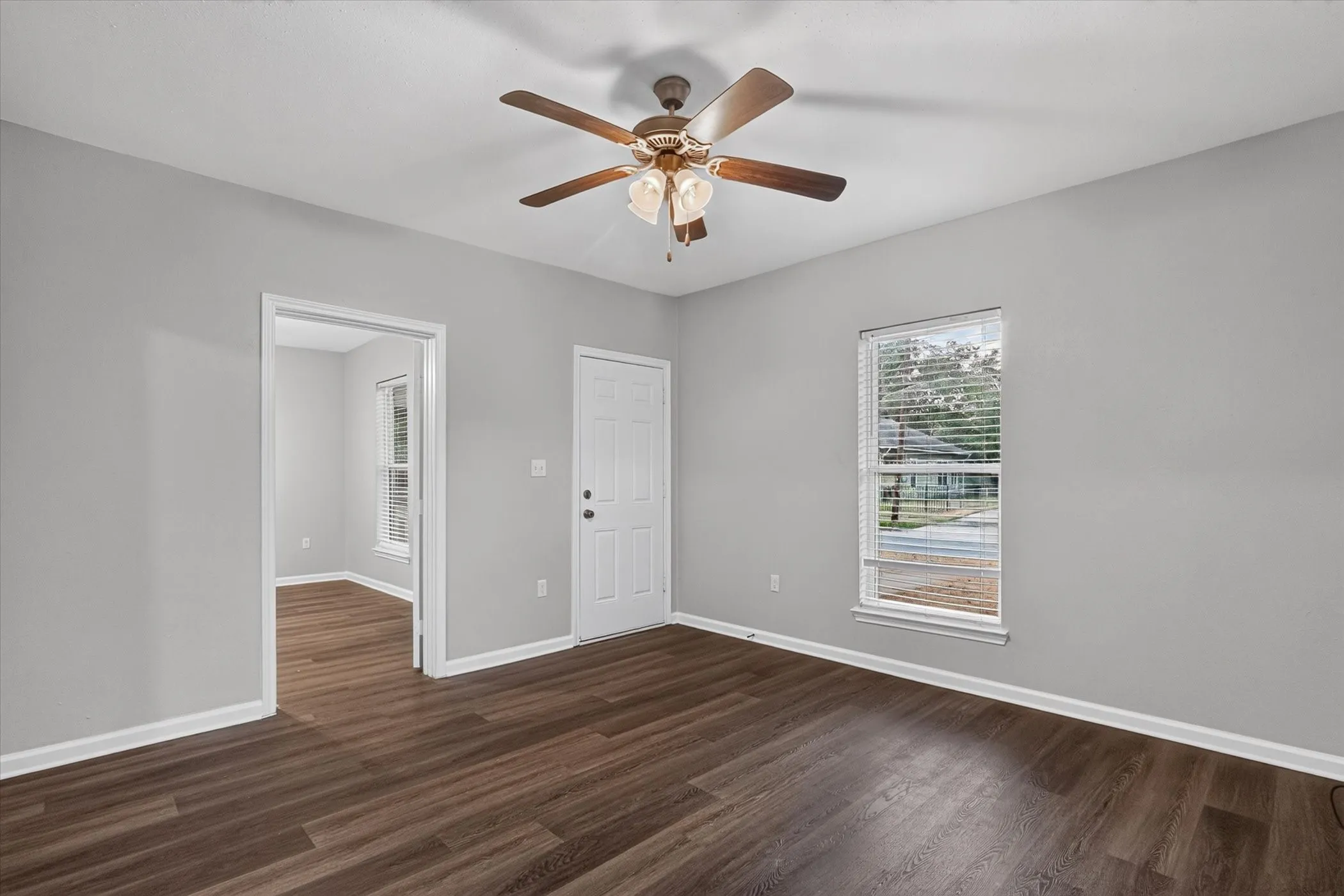 Single Family Residence For Sale in Kaufman County , 906 N Catherine Street, Terrell, Texas 75160, 3 Bedroom, 1 Bathroom, Garage spaces, 1,152 Sqft, built in 1960, mls#21379239, Real Estate Agent in Terrell, Homes For Sale in Kaufman county, Homes For Sale in Terrell, Realtor in Terrell Texas, Real Estate Brokerage Independent Realty Texas, Luminita Cordes Realtor
