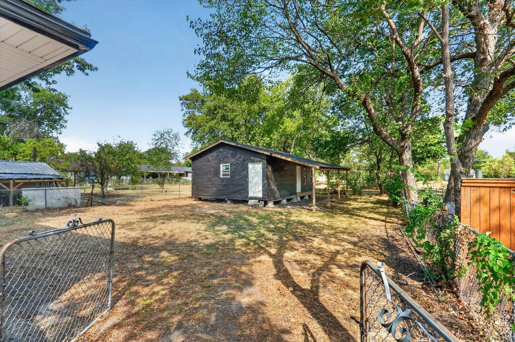 Single Family Residence For Sale in Kaufman County , 906 N Catherine Street, Terrell, Texas 75160, 3 Bedroom, 1 Bathroom, Garage spaces, 1,152 Sqft, built in 1960, mls#21379239, Real Estate Agent in Terrell, Homes For Sale in Kaufman county, Homes For Sale in Terrell, Realtor in Terrell Texas, Real Estate Brokerage Independent Realty Texas, Luminita Cordes Realtor