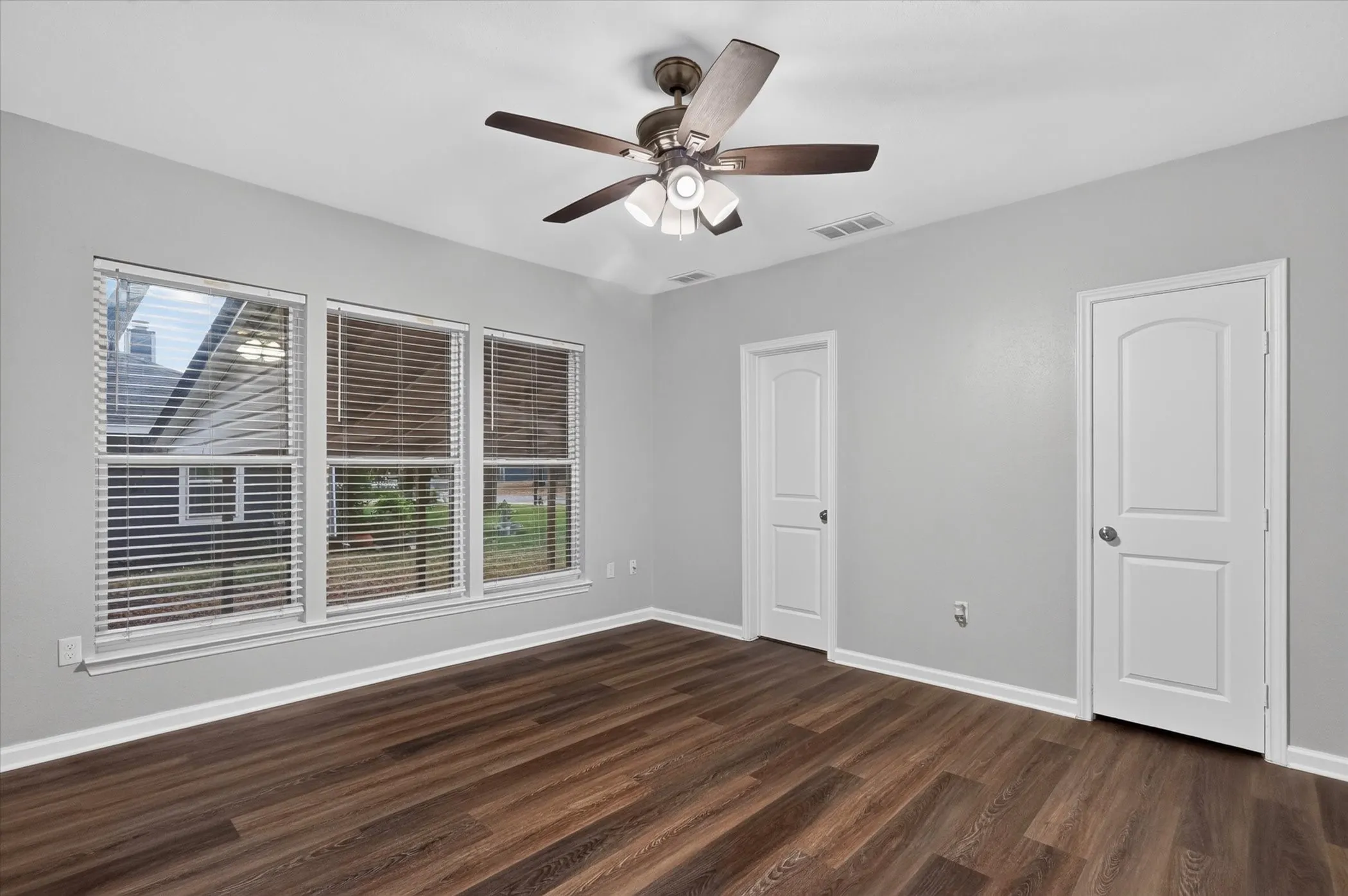 Single Family Residence For Sale in Kaufman County , 906 N Catherine Street, Terrell, Texas 75160, 3 Bedroom, 1 Bathroom, Garage spaces, 1,152 Sqft, built in 1960, mls#21379239, Real Estate Agent in Terrell, Homes For Sale in Kaufman county, Homes For Sale in Terrell, Realtor in Terrell Texas, Real Estate Brokerage Independent Realty Texas, Luminita Cordes Realtor