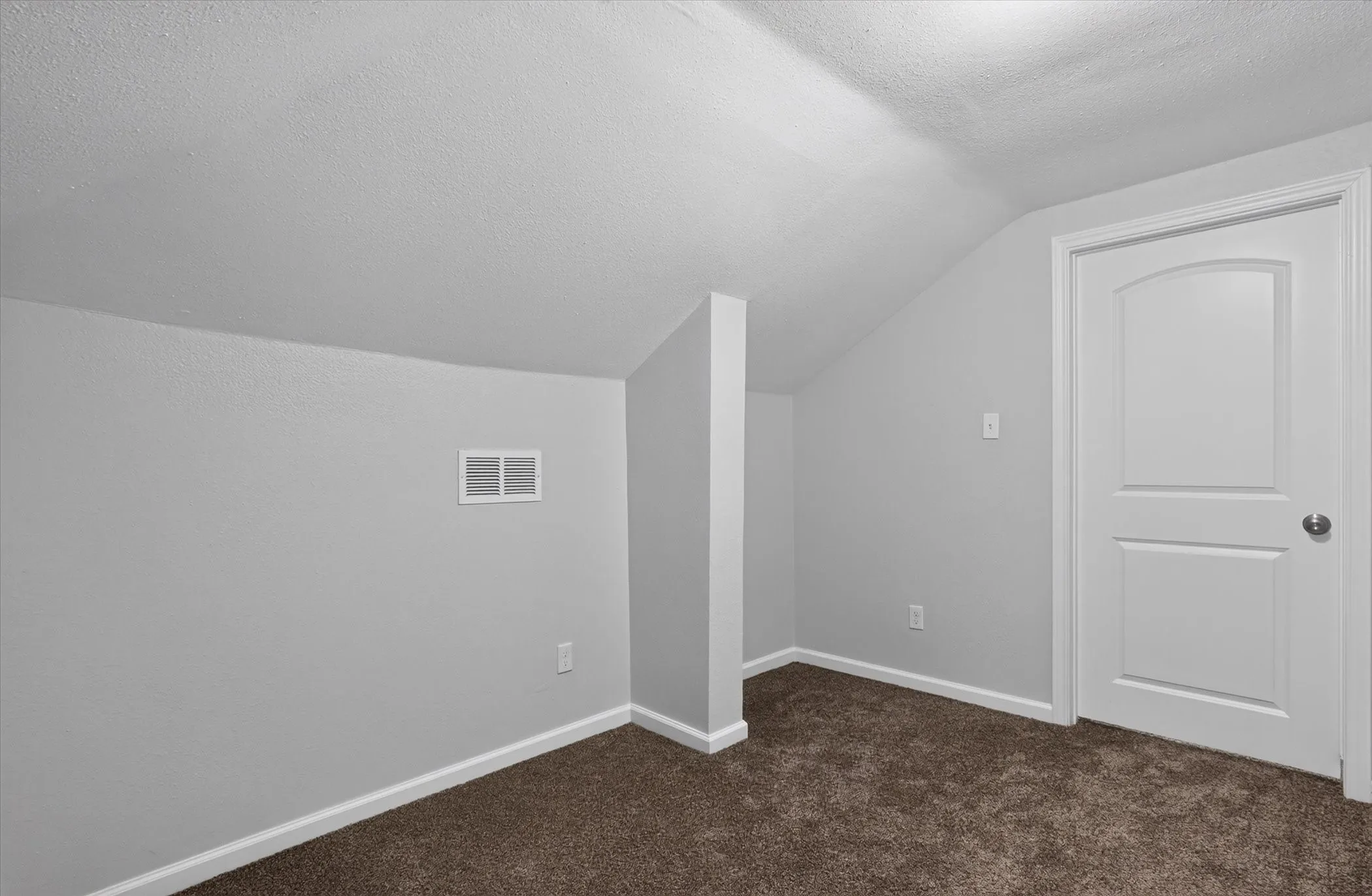 Single Family Residence For Sale in Kaufman County , 906 N Catherine Street, Terrell, Texas 75160, 3 Bedroom, 1 Bathroom, Garage spaces, 1,152 Sqft, built in 1960, mls#21379239, Real Estate Agent in Terrell, Homes For Sale in Kaufman county, Homes For Sale in Terrell, Realtor in Terrell Texas, Real Estate Brokerage Independent Realty Texas, Luminita Cordes Realtor