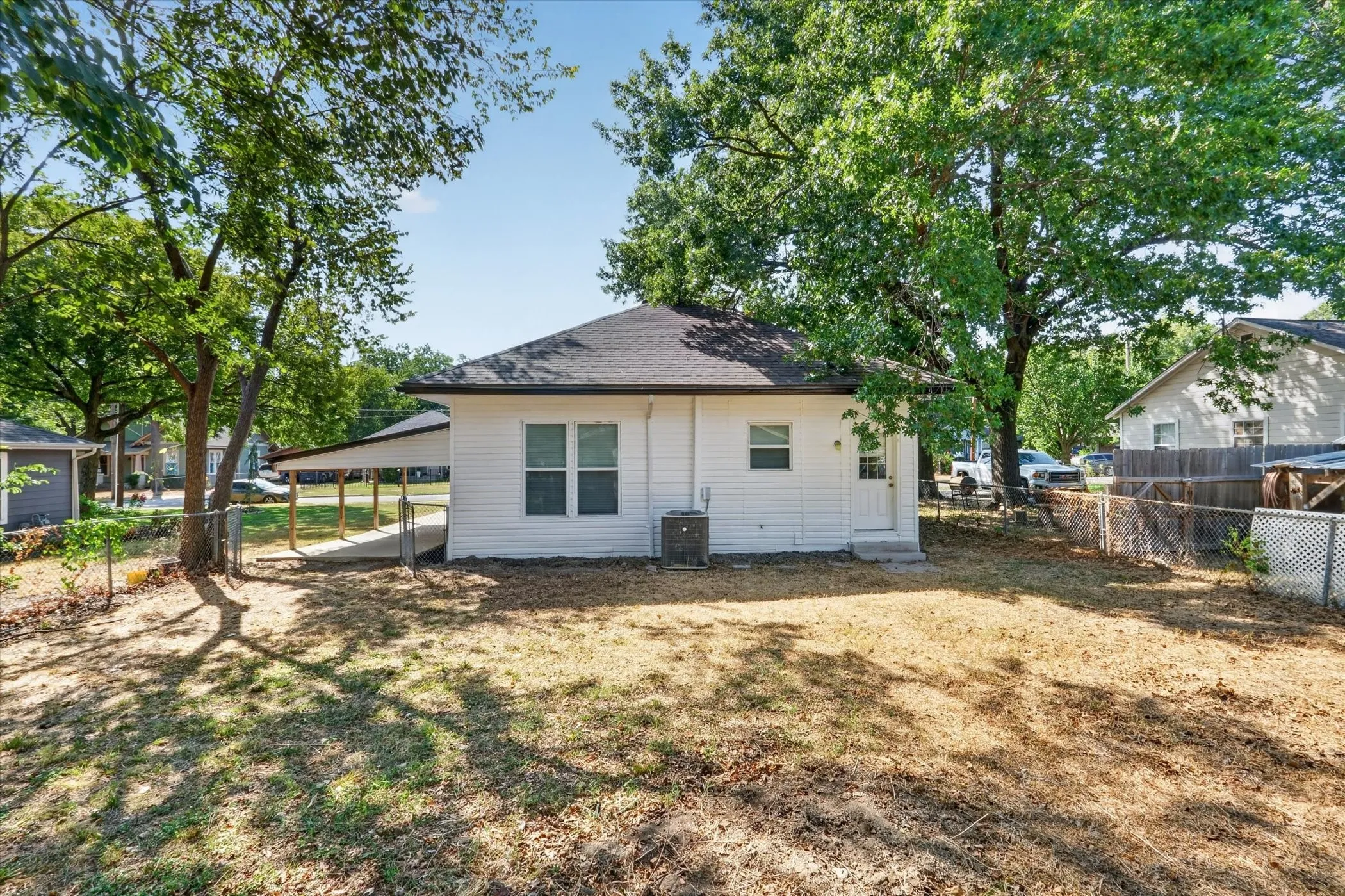 Single Family Residence For Sale in Kaufman County , 906 N Catherine Street, Terrell, Texas 75160, 3 Bedroom, 1 Bathroom, Garage spaces, 1,152 Sqft, built in 1960, mls#21379239, Real Estate Agent in Terrell, Homes For Sale in Kaufman county, Homes For Sale in Terrell, Realtor in Terrell Texas, Real Estate Brokerage Independent Realty Texas, Luminita Cordes Realtor