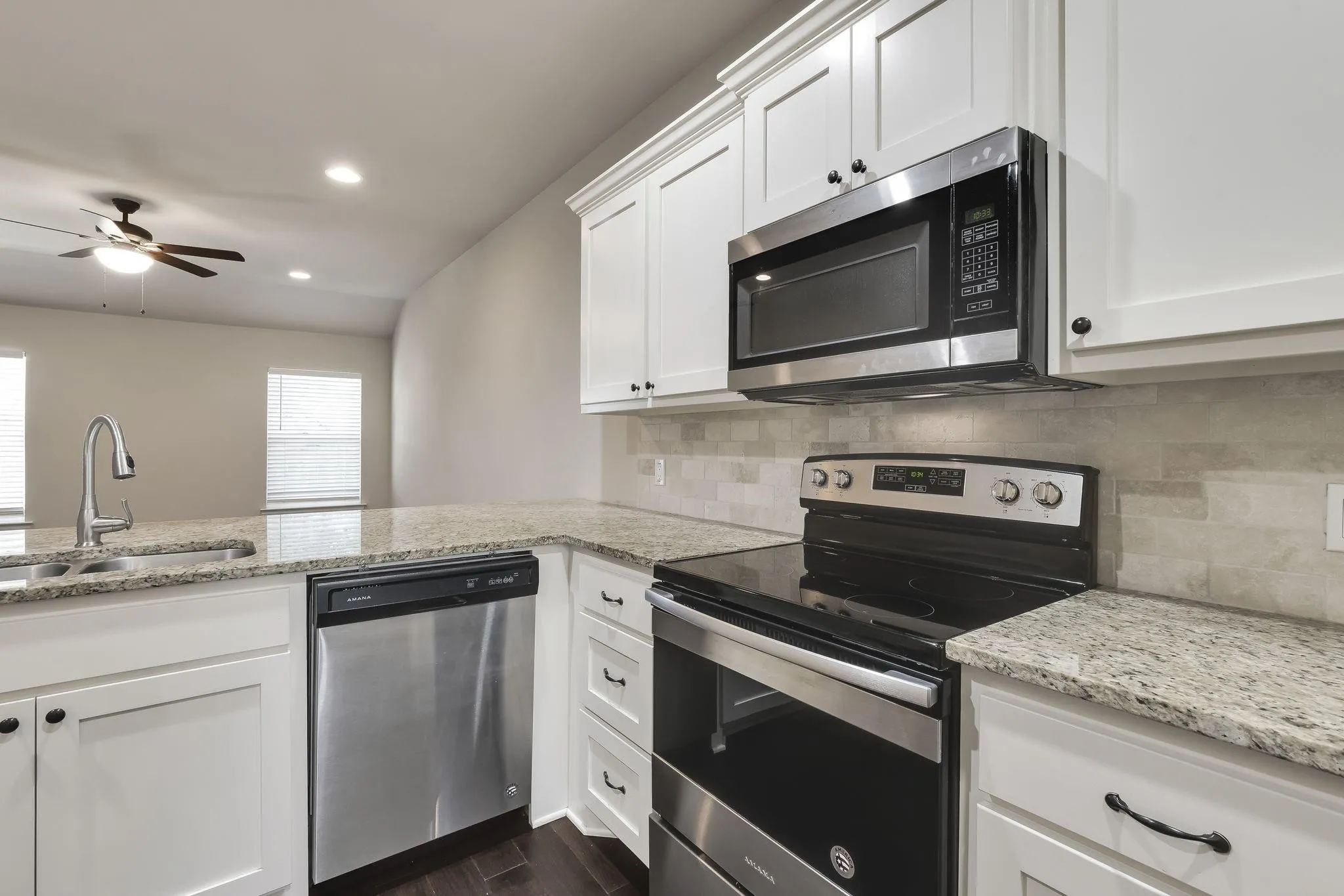 Single Family Residence For Rent in Grayson County , 3608 Brookstone Drive, Sherman, Texas 75092, 3 Bedroom, 2 Bathroom, 2 Garage spaces, 1,291 Sqft, built in 2018, mls#21380531, Real Estate Agent in Sherman, Homes For Rent in Grayson county, Homes For Rent in Sherman, Realtor in Sherman Texas, Real Estate Brokerage Independent Realty Texas, Luminita Cordes Realtor