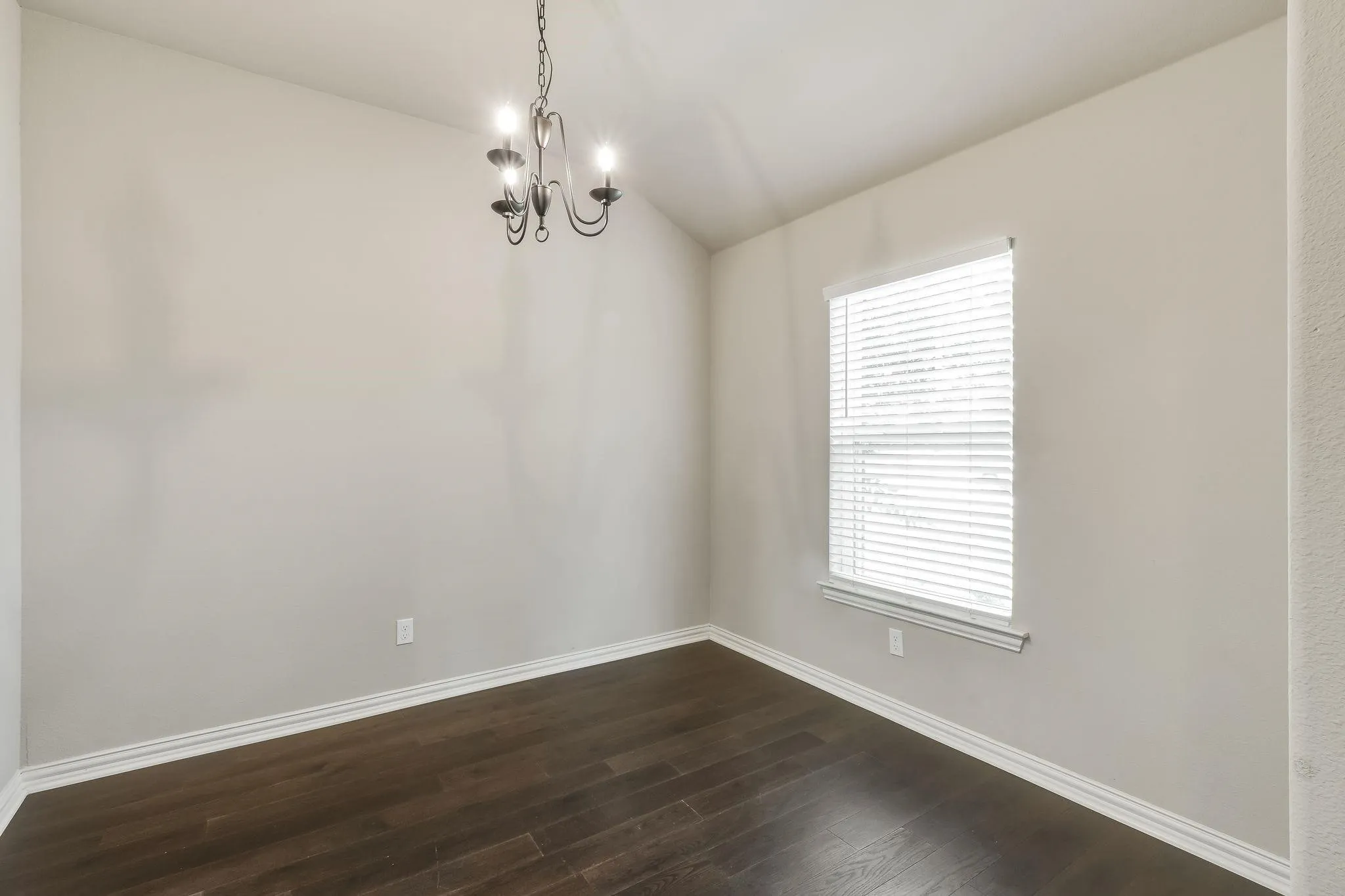 Single Family Residence For Rent in Grayson County , 3608 Brookstone Drive, Sherman, Texas 75092, 3 Bedroom, 2 Bathroom, 2 Garage spaces, 1,291 Sqft, built in 2018, mls#21380531, Real Estate Agent in Sherman, Homes For Rent in Grayson county, Homes For Rent in Sherman, Realtor in Sherman Texas, Real Estate Brokerage Independent Realty Texas, Luminita Cordes Realtor