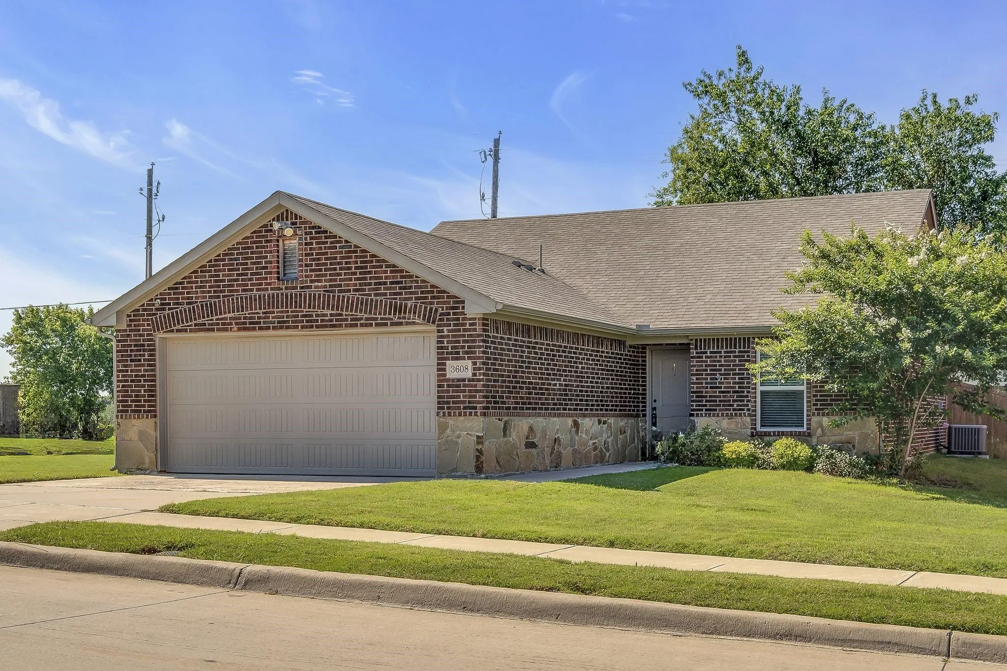 Single Family Residence For Rent in Grayson County , 3608 Brookstone Drive, Sherman, Texas 75092, 3 Bedroom, 2 Bathroom, 2 Garage spaces, 1,291 Sqft, built in 2018, mls#21380531, Real Estate Agent in Sherman, Homes For Rent in Grayson county, Homes For Rent in Sherman, Realtor in Sherman Texas, Real Estate Brokerage Independent Realty Texas, Luminita Cordes Realtor
