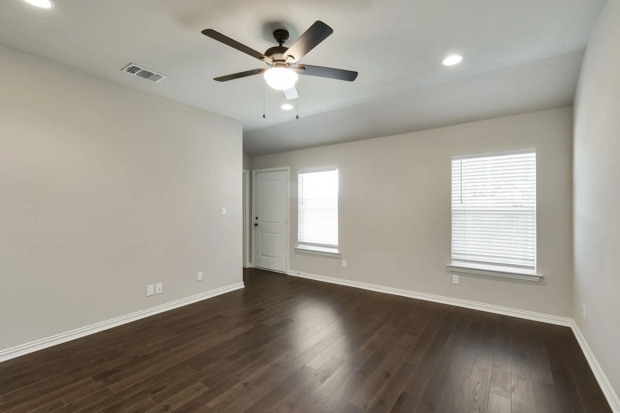 Single Family Residence For Rent in Grayson County , 3608 Brookstone Drive, Sherman, Texas 75092, 3 Bedroom, 2 Bathroom, 2 Garage spaces, 1,291 Sqft, built in 2018, mls#21380531, Real Estate Agent in Sherman, Homes For Rent in Grayson county, Homes For Rent in Sherman, Realtor in Sherman Texas, Real Estate Brokerage Independent Realty Texas, Luminita Cordes Realtor