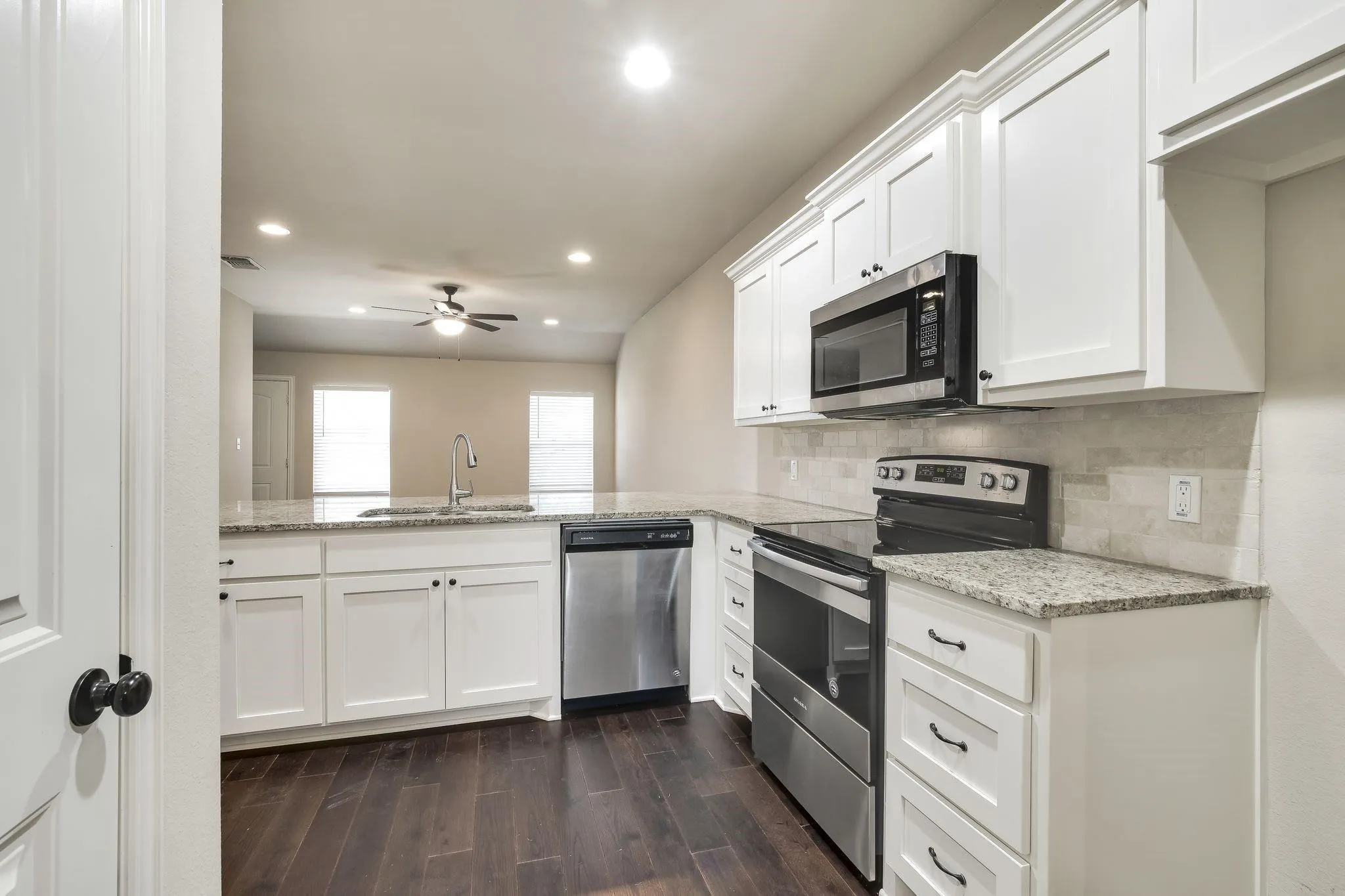Single Family Residence For Rent in Grayson County , 3608 Brookstone Drive, Sherman, Texas 75092, 3 Bedroom, 2 Bathroom, 2 Garage spaces, 1,291 Sqft, built in 2018, mls#21380531, Real Estate Agent in Sherman, Homes For Rent in Grayson county, Homes For Rent in Sherman, Realtor in Sherman Texas, Real Estate Brokerage Independent Realty Texas, Luminita Cordes Realtor