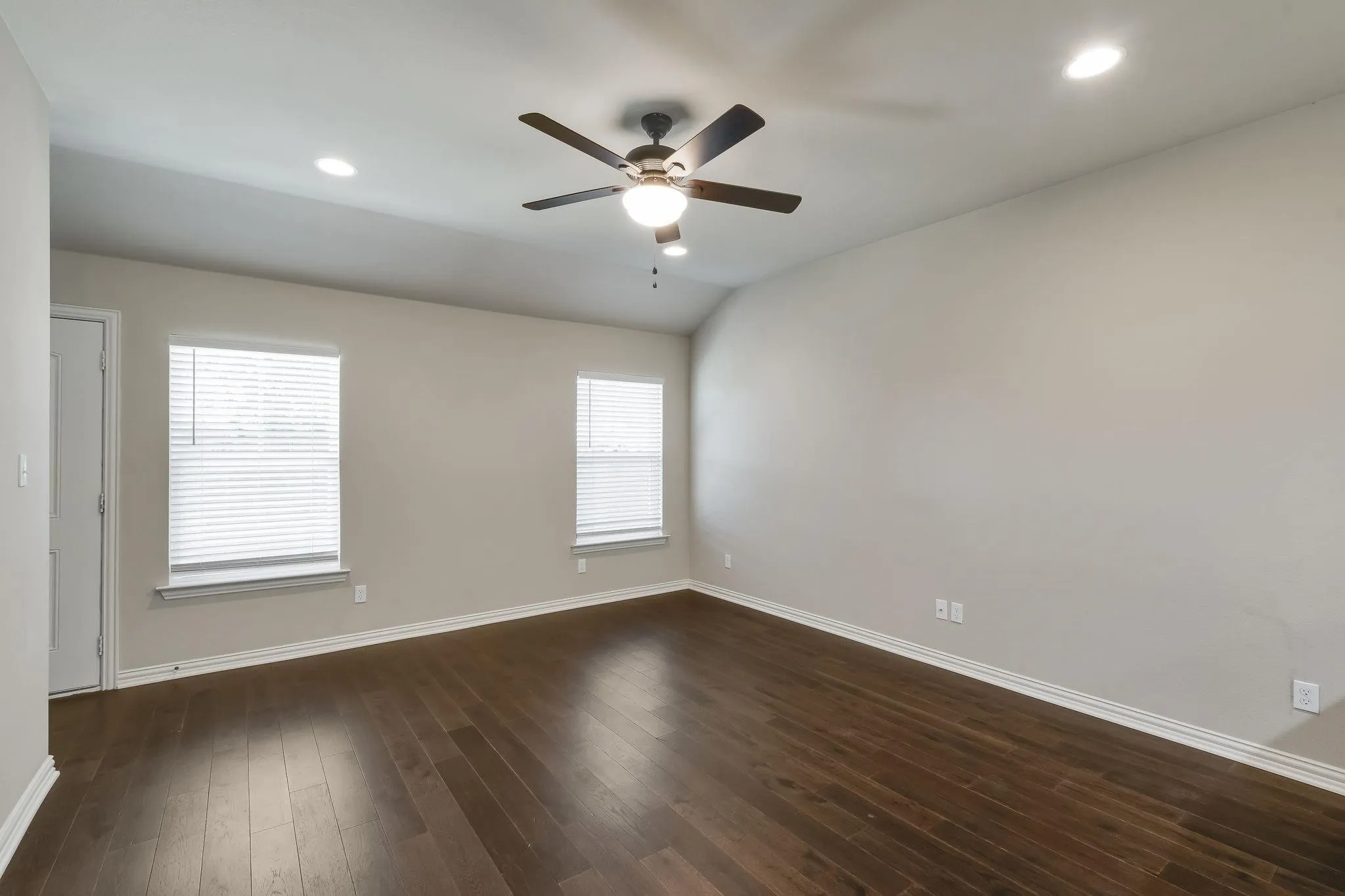 Single Family Residence For Rent in Grayson County , 3608 Brookstone Drive, Sherman, Texas 75092, 3 Bedroom, 2 Bathroom, 2 Garage spaces, 1,291 Sqft, built in 2018, mls#21380531, Real Estate Agent in Sherman, Homes For Rent in Grayson county, Homes For Rent in Sherman, Realtor in Sherman Texas, Real Estate Brokerage Independent Realty Texas, Luminita Cordes Realtor