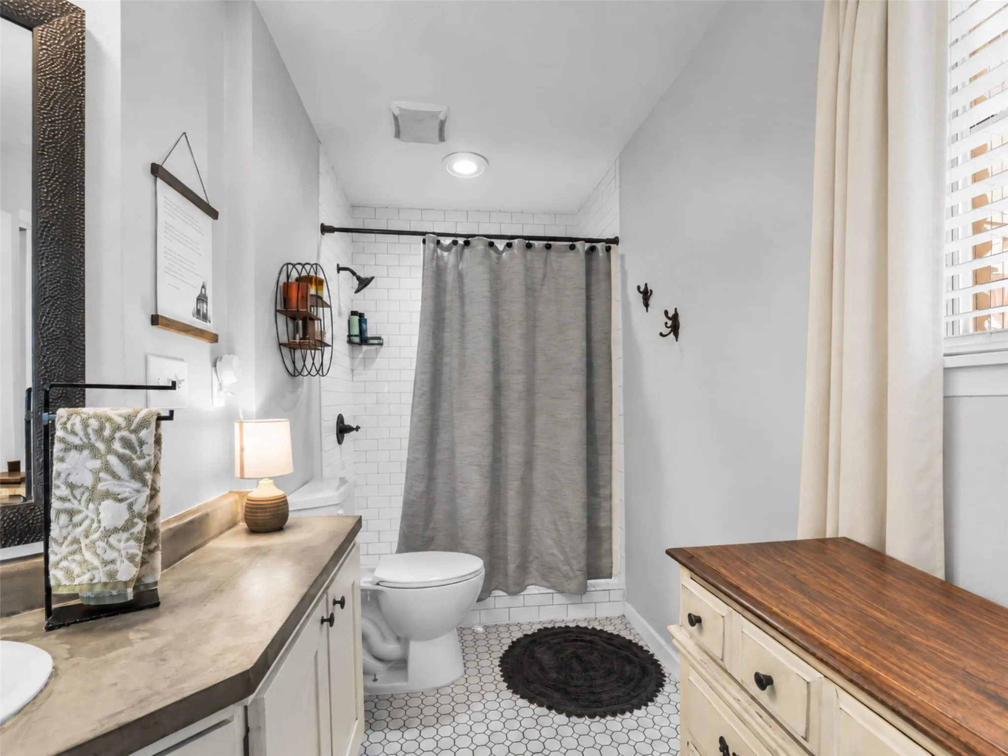Single Family Residence For Sale in Mc Lennan County , 1007 Melrose Drive, Waco, Texas 76710, 3 Bedroom, 2 Bathroom, Garage spaces, 2,042 Sqft, built in 1965, mls#21379938, Real Estate Agent in Waco, Homes For Sale in Mc Lennan county, Homes For Sale in Waco, Realtor in Waco Texas, Real Estate Brokerage Independent Realty Texas, Luminita Cordes Realtor