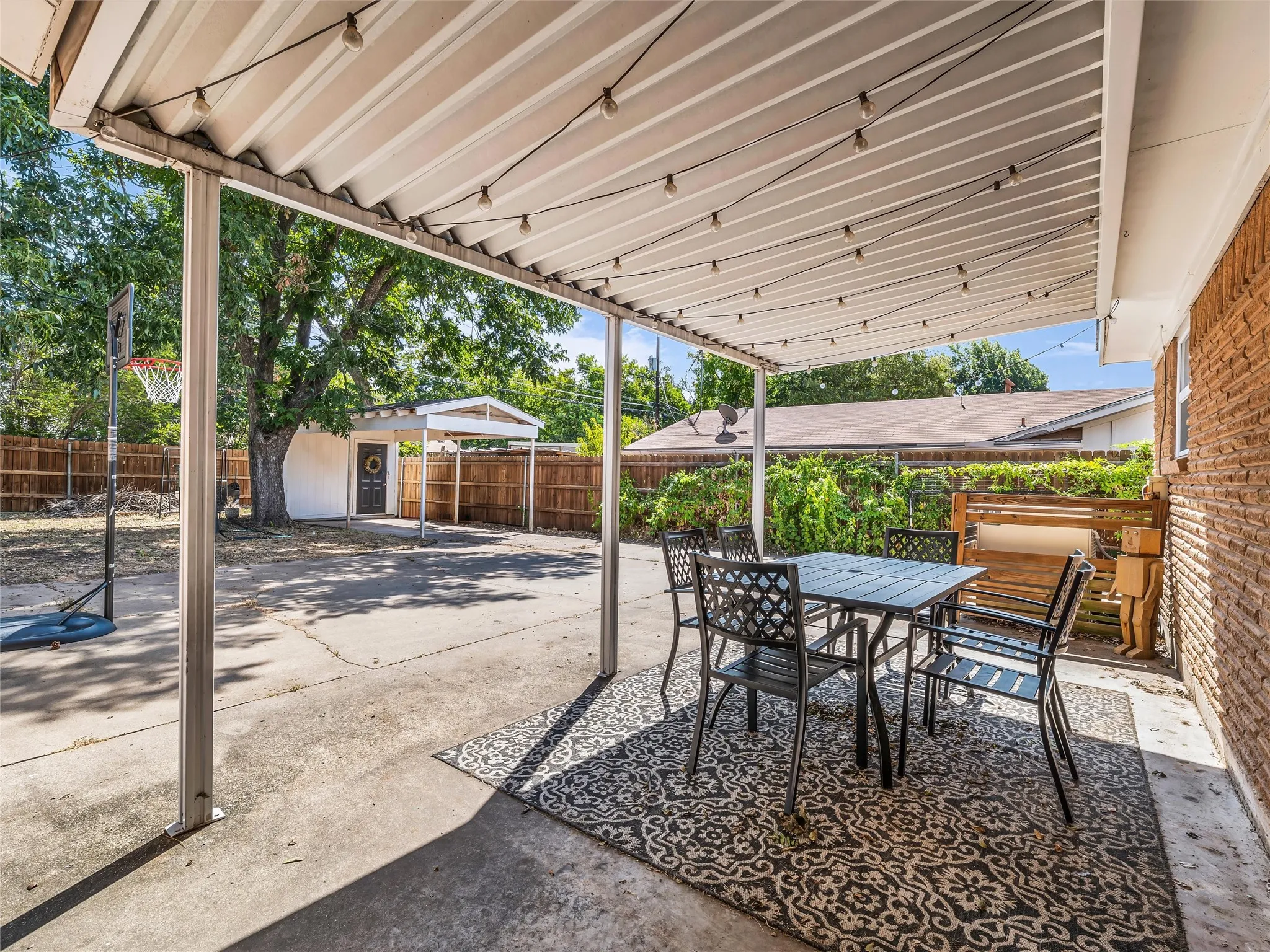 Single Family Residence For Sale in Mc Lennan County , 1007 Melrose Drive, Waco, Texas 76710, 3 Bedroom, 2 Bathroom, Garage spaces, 2,042 Sqft, built in 1965, mls#21379938, Real Estate Agent in Waco, Homes For Sale in Mc Lennan county, Homes For Sale in Waco, Realtor in Waco Texas, Real Estate Brokerage Independent Realty Texas, Luminita Cordes Realtor