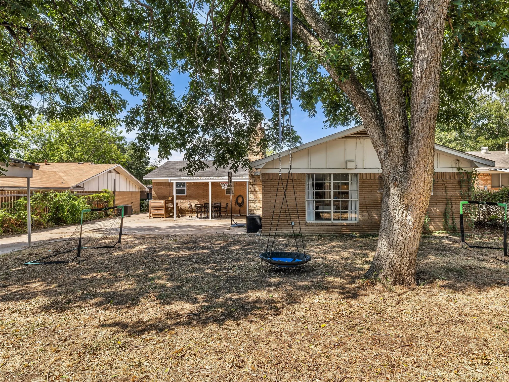 Single Family Residence For Sale in Mc Lennan County , 1007 Melrose Drive, Waco, Texas 76710, 3 Bedroom, 2 Bathroom, Garage spaces, 2,042 Sqft, built in 1965, mls#21379938, Real Estate Agent in Waco, Homes For Sale in Mc Lennan county, Homes For Sale in Waco, Realtor in Waco Texas, Real Estate Brokerage Independent Realty Texas, Luminita Cordes Realtor