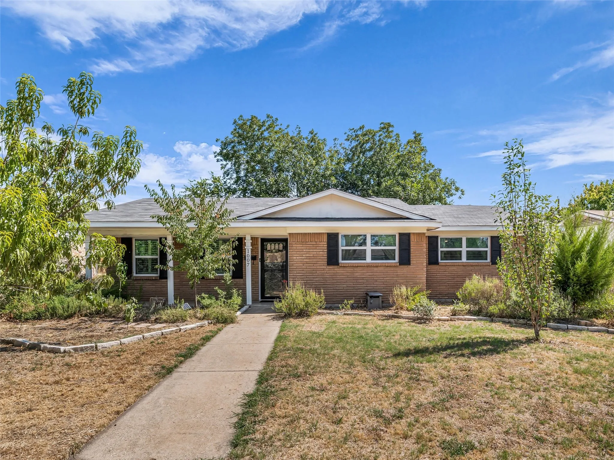 Single Family Residence For Sale in Mc Lennan County , 1007 Melrose Drive, Waco, Texas 76710, 3 Bedroom, 2 Bathroom, Garage spaces, 2,042 Sqft, built in 1965, mls#21379938, Real Estate Agent in Waco, Homes For Sale in Mc Lennan county, Homes For Sale in Waco, Realtor in Waco Texas, Real Estate Brokerage Independent Realty Texas, Luminita Cordes Realtor