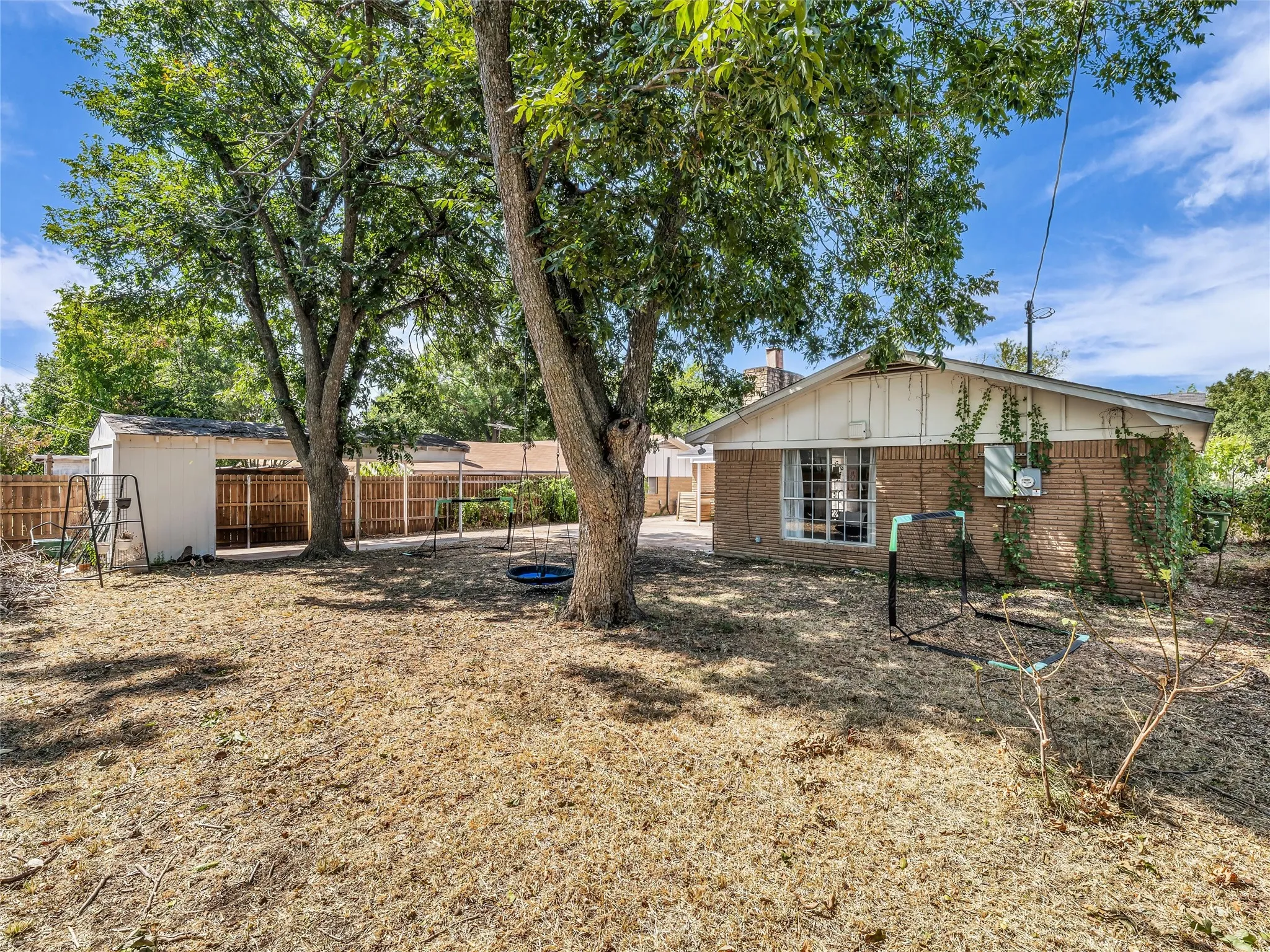 Single Family Residence For Sale in Mc Lennan County , 1007 Melrose Drive, Waco, Texas 76710, 3 Bedroom, 2 Bathroom, Garage spaces, 2,042 Sqft, built in 1965, mls#21379938, Real Estate Agent in Waco, Homes For Sale in Mc Lennan county, Homes For Sale in Waco, Realtor in Waco Texas, Real Estate Brokerage Independent Realty Texas, Luminita Cordes Realtor