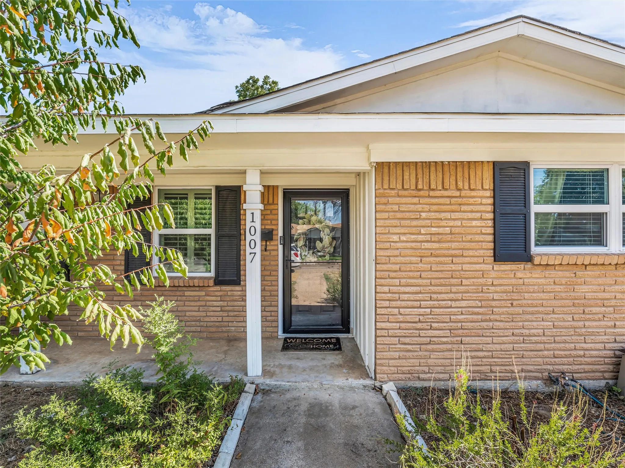Single Family Residence For Sale in Mc Lennan County , 1007 Melrose Drive, Waco, Texas 76710, 3 Bedroom, 2 Bathroom, Garage spaces, 2,042 Sqft, built in 1965, mls#21379938, Real Estate Agent in Waco, Homes For Sale in Mc Lennan county, Homes For Sale in Waco, Realtor in Waco Texas, Real Estate Brokerage Independent Realty Texas, Luminita Cordes Realtor