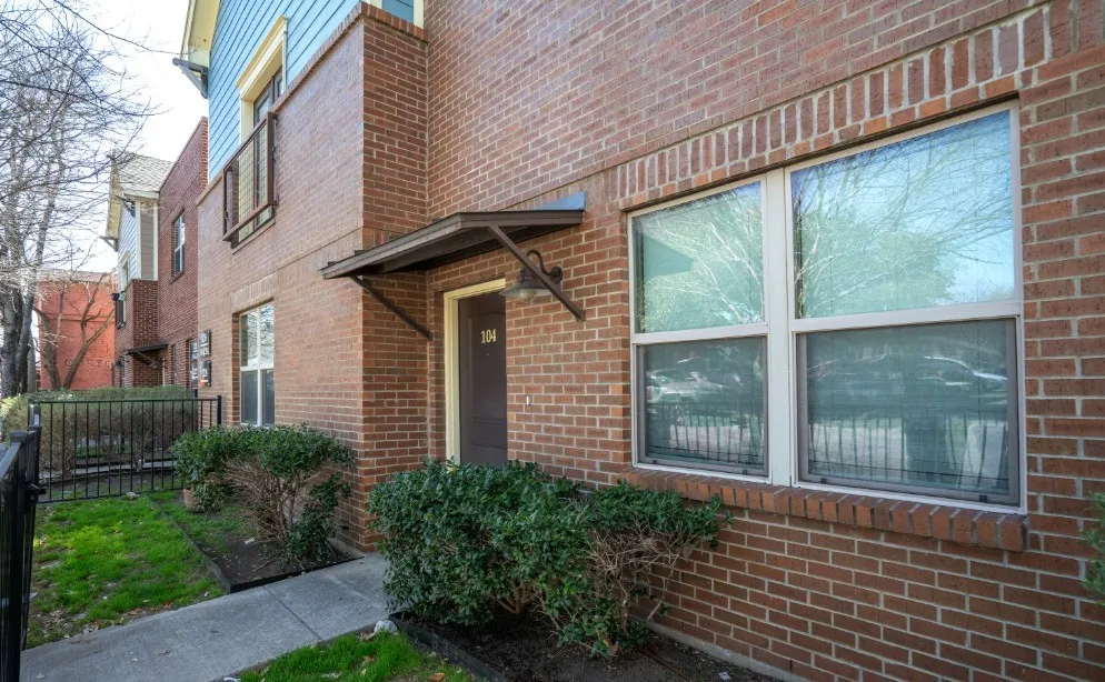 Apartment For Sale in Tarrant County , 104 College Avenue, Fort Worth, Texas 76104, 2 Bedroom, 2 Bathroom, Garage spaces, 1,176 Sqft, built in 2013, mls#21380524, Real Estate Agent in Fort Worth, Homes For Sale in Tarrant county, Homes For Sale in Fort Worth, Realtor in Fort Worth Texas, Real Estate Brokerage Independent Realty Texas, Luminita Cordes Realtor