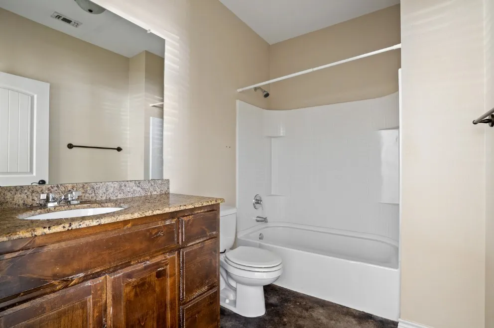 Apartment For Sale in Tarrant County , 104 College Avenue, Fort Worth, Texas 76104, 2 Bedroom, 2 Bathroom, Garage spaces, 1,176 Sqft, built in 2013, mls#21380524, Real Estate Agent in Fort Worth, Homes For Sale in Tarrant county, Homes For Sale in Fort Worth, Realtor in Fort Worth Texas, Real Estate Brokerage Independent Realty Texas, Luminita Cordes Realtor