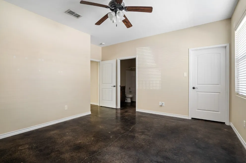 Apartment For Sale in Tarrant County , 104 College Avenue, Fort Worth, Texas 76104, 2 Bedroom, 2 Bathroom, Garage spaces, 1,176 Sqft, built in 2013, mls#21380524, Real Estate Agent in Fort Worth, Homes For Sale in Tarrant county, Homes For Sale in Fort Worth, Realtor in Fort Worth Texas, Real Estate Brokerage Independent Realty Texas, Luminita Cordes Realtor