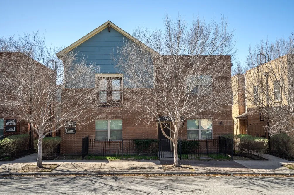Apartment For Sale in Tarrant County , 104 College Avenue, Fort Worth, Texas 76104, 2 Bedroom, 2 Bathroom, Garage spaces, 1,176 Sqft, built in 2013, mls#21380524, Real Estate Agent in Fort Worth, Homes For Sale in Tarrant county, Homes For Sale in Fort Worth, Realtor in Fort Worth Texas, Real Estate Brokerage Independent Realty Texas, Luminita Cordes Realtor